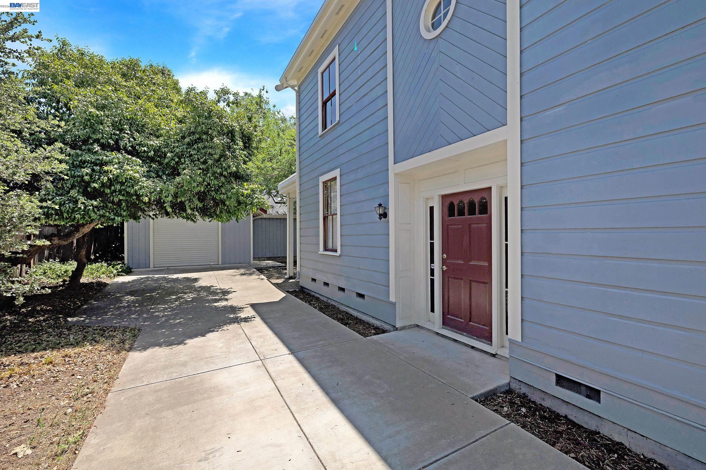 Detail Gallery Image 5 of 6 For 2211 College Avenue, Livermore,  CA 94550 - 6 Beds | 3 Baths