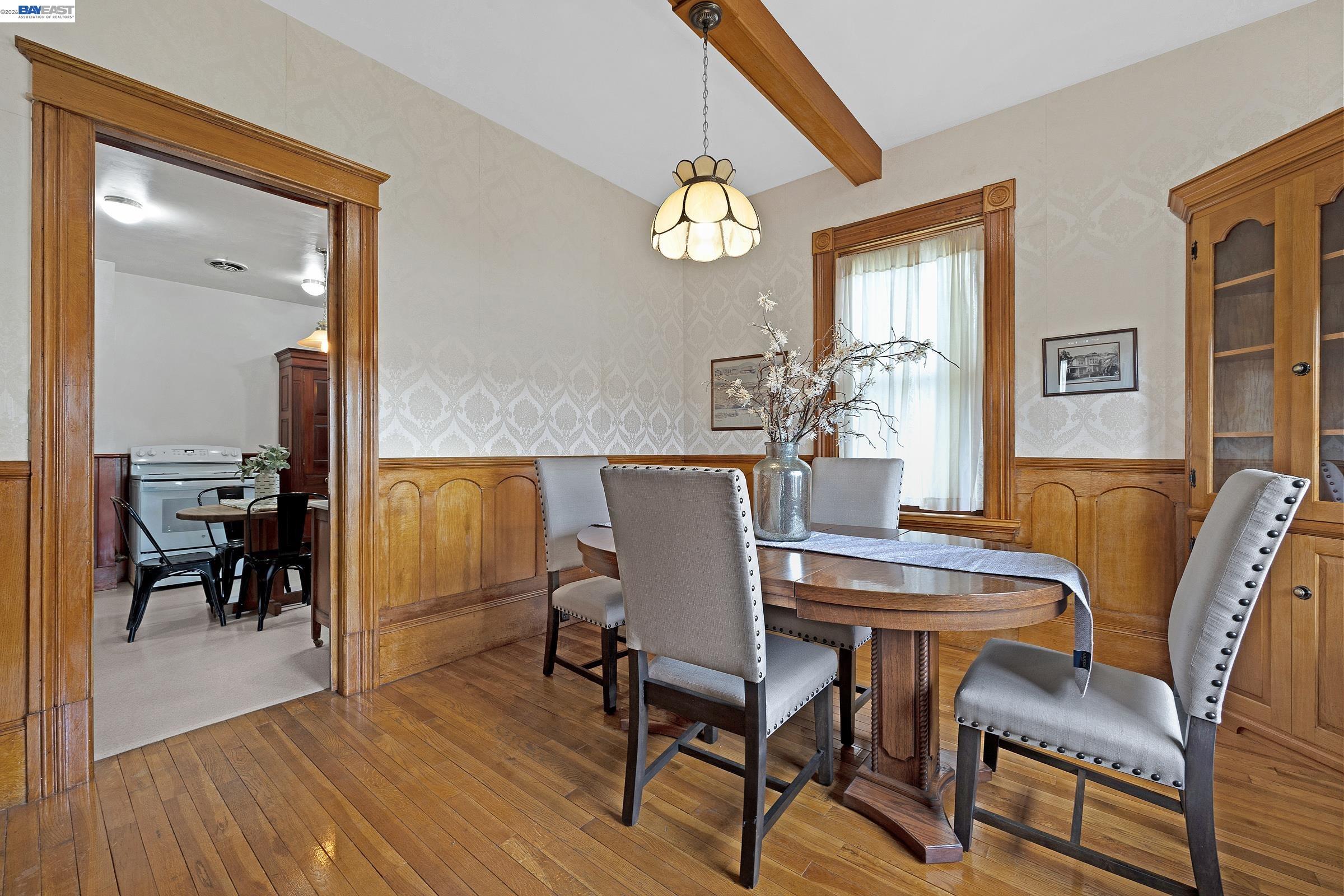 Detail Gallery Image 7 of 48 For 2211 College Avenue, Livermore,  CA 94550 - 6 Beds | 3/1 Baths