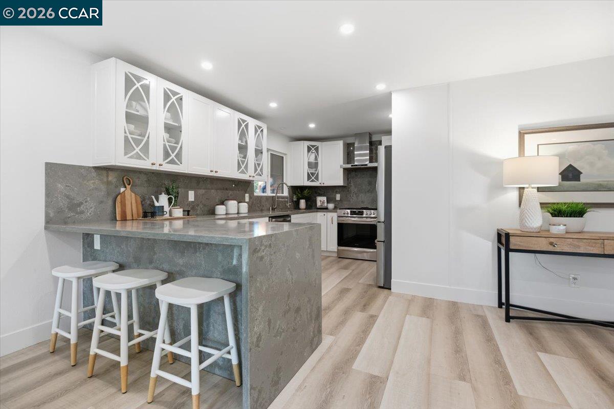 Detail Gallery Image 3 of 24 For 6 Sparrow Ct, Moraga,  CA 94556 - 3 Beds | 2 Baths