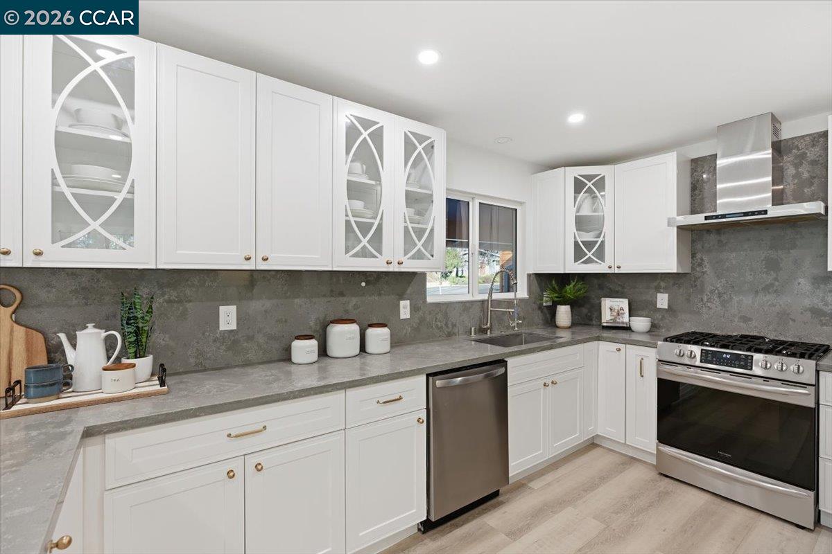 Detail Gallery Image 4 of 24 For 6 Sparrow Ct, Moraga,  CA 94556 - 3 Beds | 2 Baths