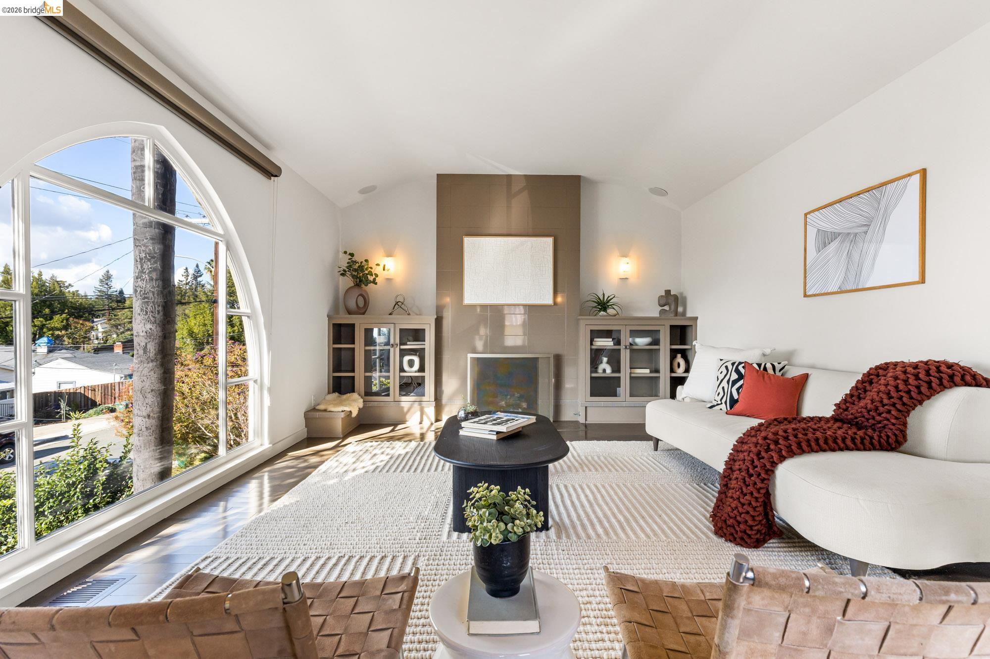 Detail Gallery Image 3 of 60 For 4452 Davenport Ave, Oakland,  CA 94619 - 4 Beds | 4 Baths