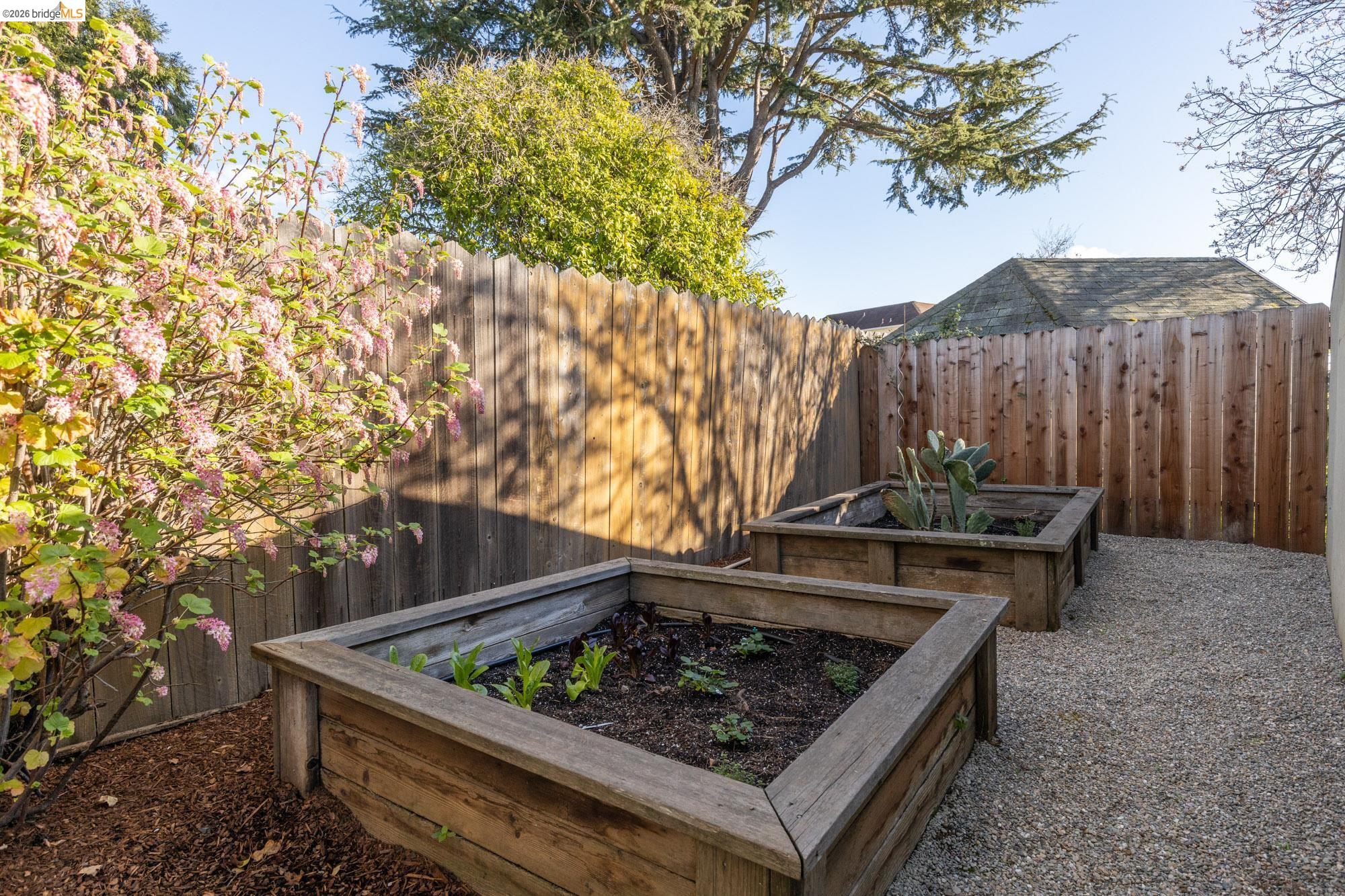 Detail Gallery Image 23 of 60 For 4452 Davenport Ave, Oakland,  CA 94619 - 4 Beds | 4 Baths