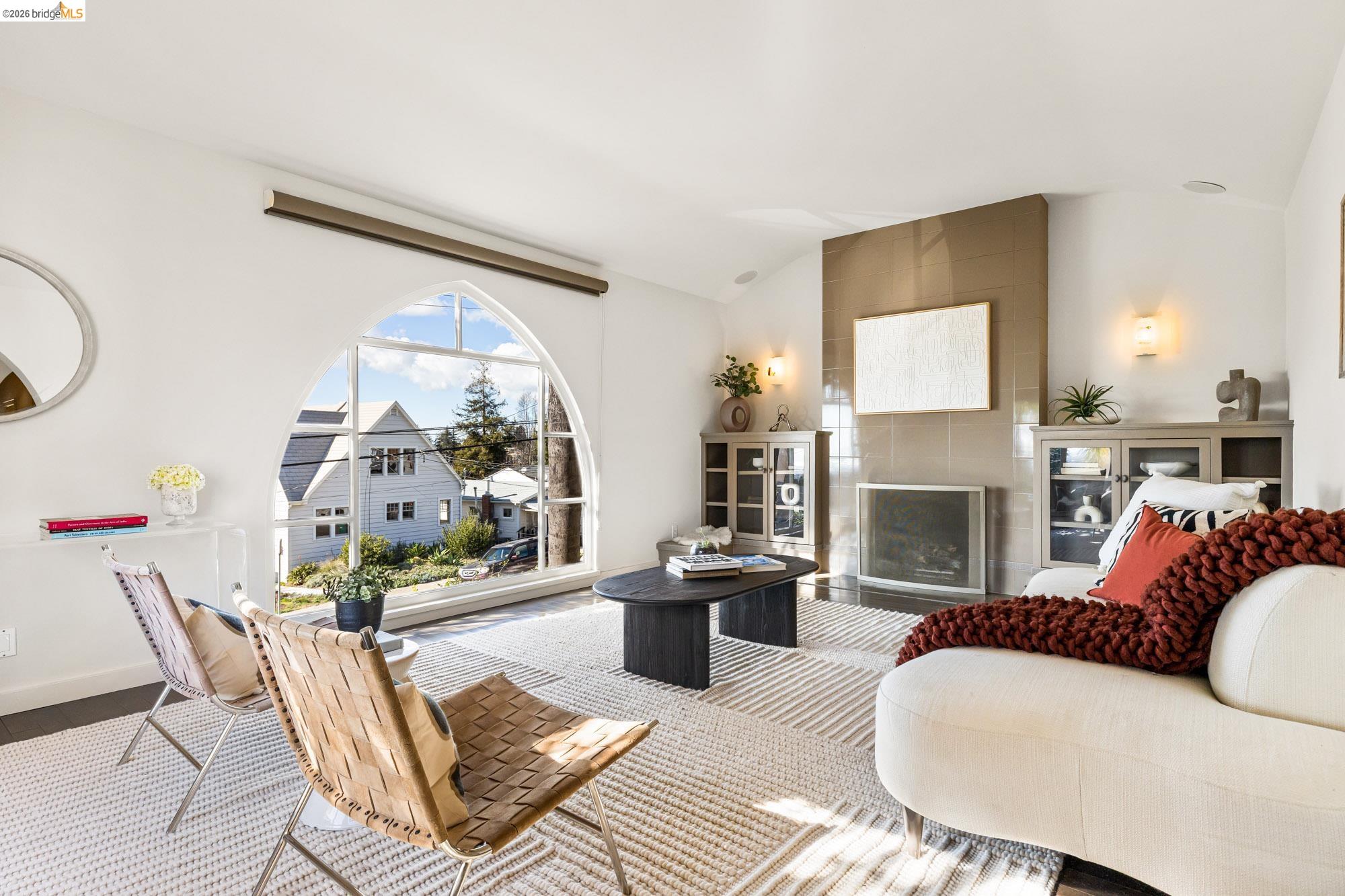 Detail Gallery Image 4 of 60 For 4452 Davenport Ave, Oakland,  CA 94619 - 4 Beds | 4 Baths