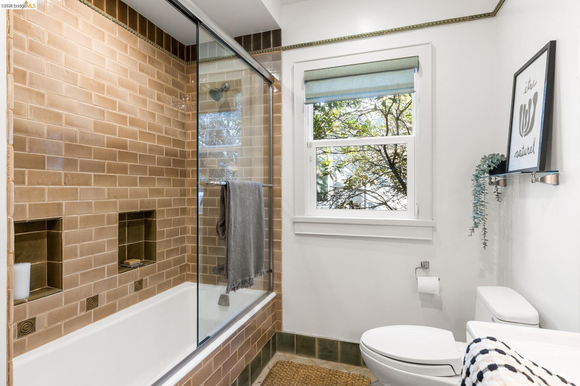 Detail Gallery Image 31 of 60 For 4452 Davenport Ave, Oakland,  CA 94619 - 4 Beds | 4 Baths