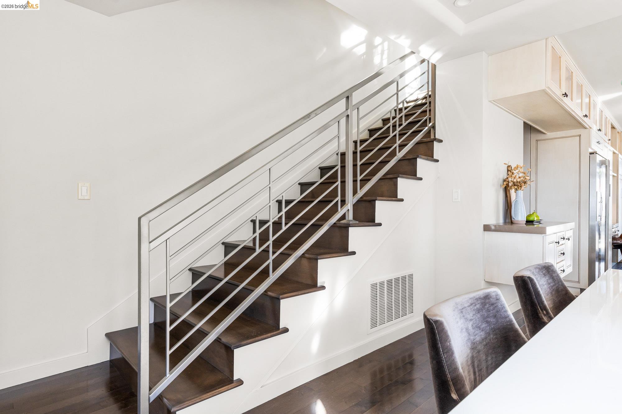 Detail Gallery Image 32 of 60 For 4452 Davenport Ave, Oakland,  CA 94619 - 4 Beds | 4 Baths