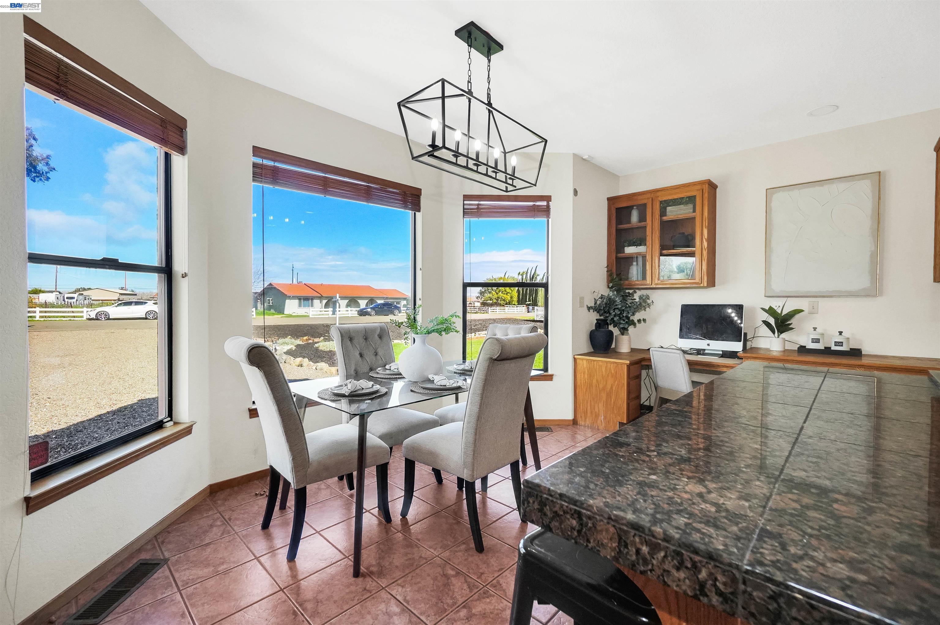 Detail Gallery Image 12 of 49 For 15948 Redondo Dr, Tracy,  CA 95304 - 3 Beds | 2 Baths