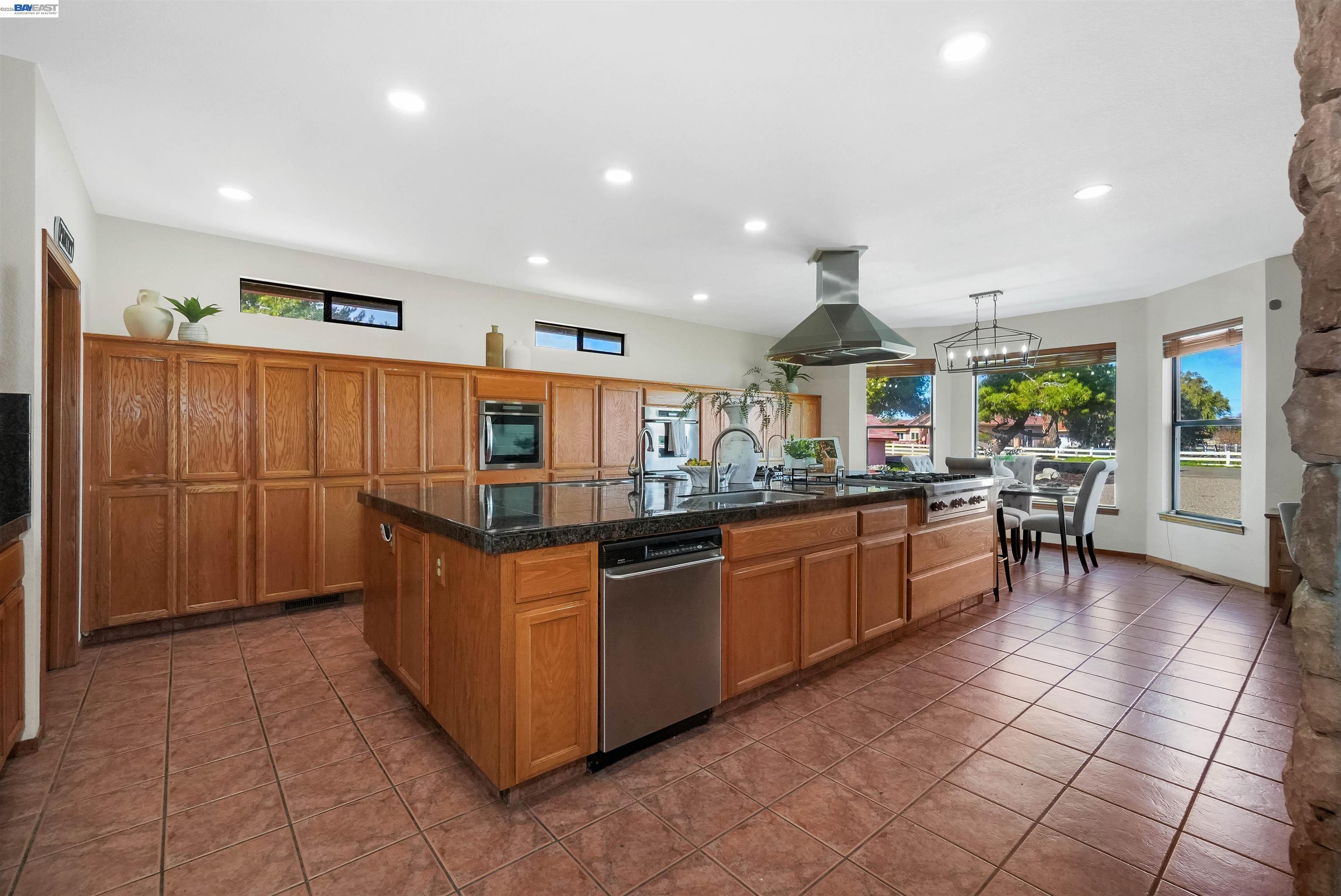 Detail Gallery Image 9 of 49 For 15948 Redondo Dr, Tracy,  CA 95304 - 3 Beds | 2 Baths