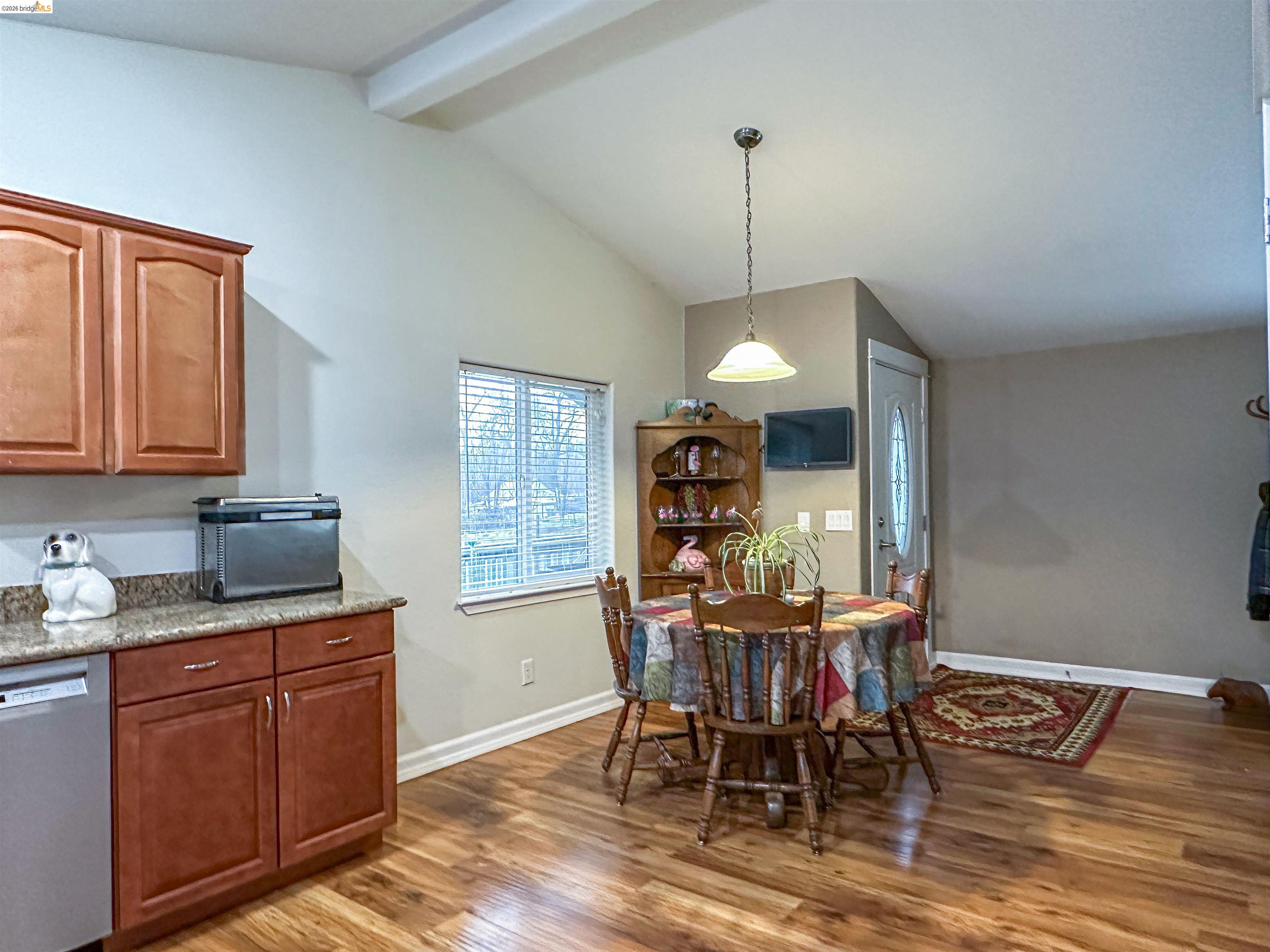 Detail Gallery Image 4 of 30 For 18081 Box Factory Rd, Tuolumne,  CA 95379 - 4 Beds | 3/1 Baths