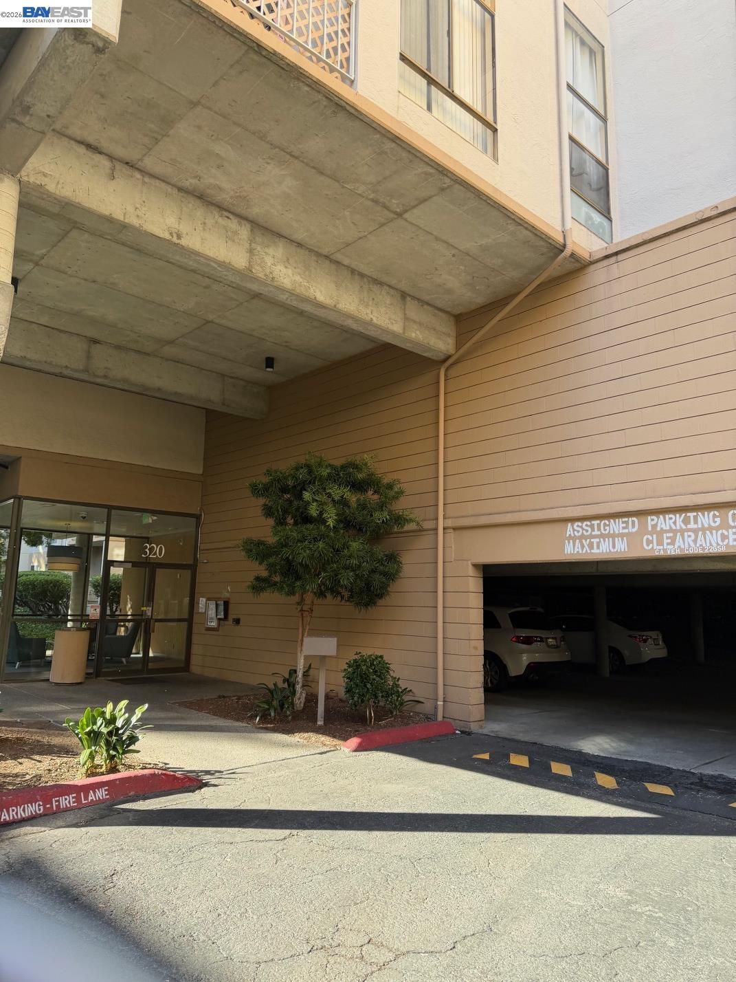 Detail Gallery Image 2 of 26 For 320 N Civic Dr #103,  Walnut Creek,  CA 94596 - 2 Beds | 2 Baths