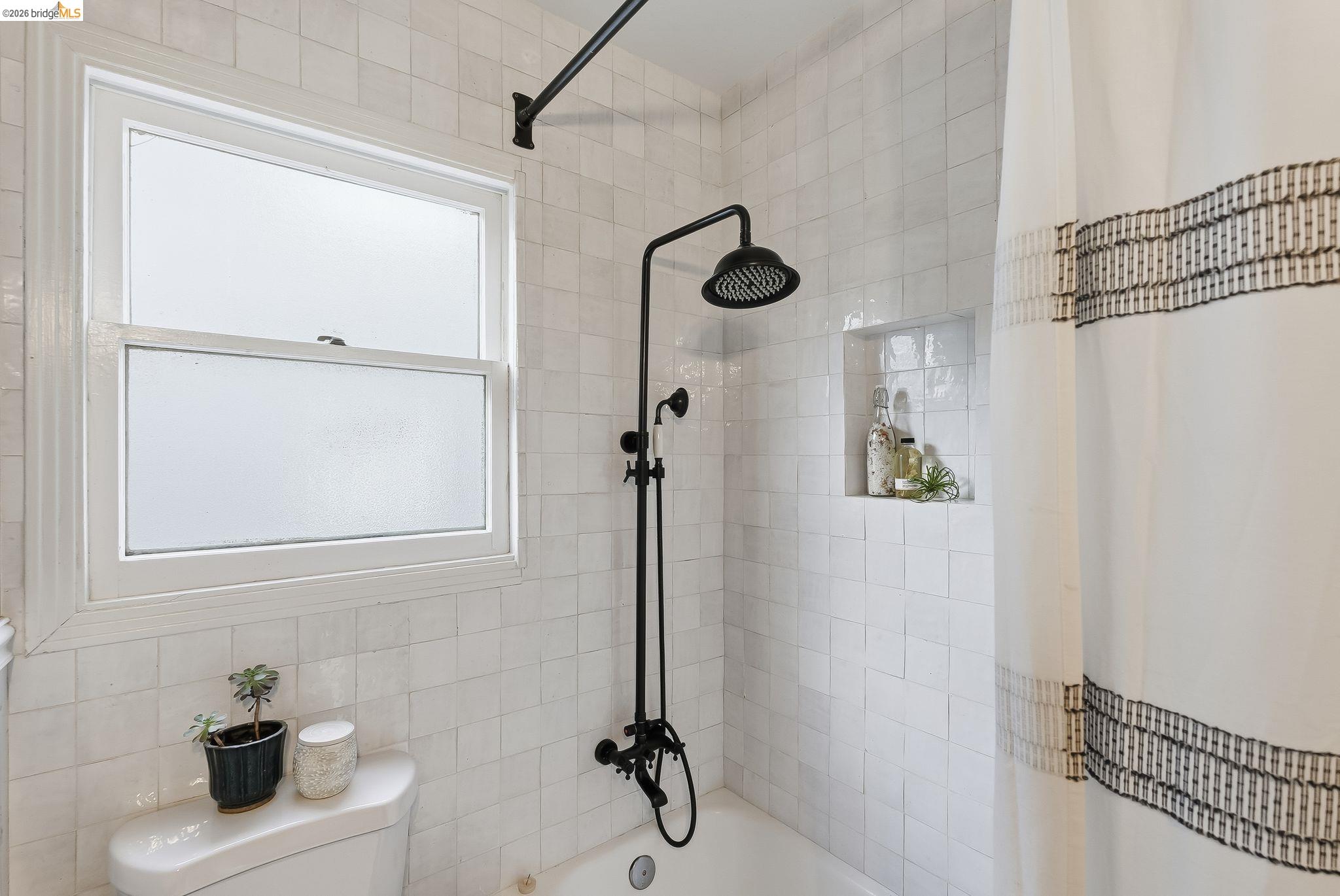 Detail Gallery Image 15 of 40 For 4061 Whittle Ave, Oakland,  CA 94602 - 2 Beds | 1 Baths