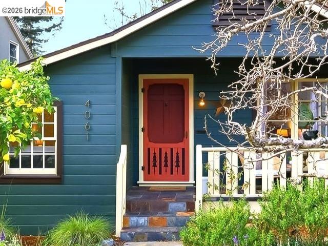 Detail Gallery Image 4 of 40 For 4061 Whittle Ave, Oakland,  CA 94602 - 2 Beds | 1 Baths