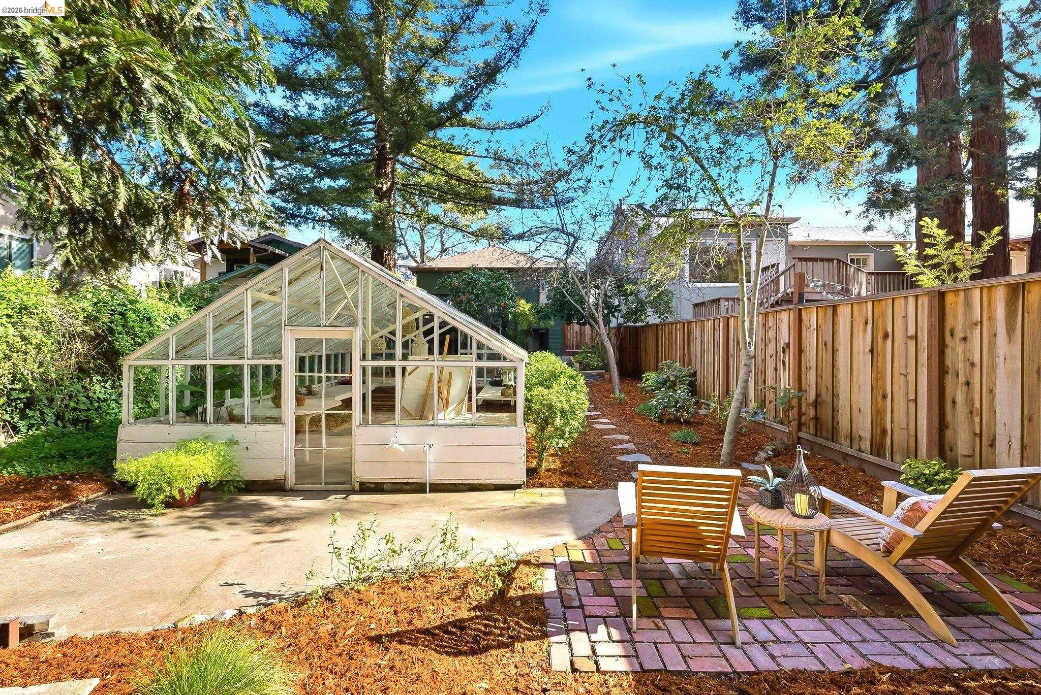 Detail Gallery Image 34 of 40 For 4061 Whittle Ave, Oakland,  CA 94602 - 2 Beds | 1 Baths