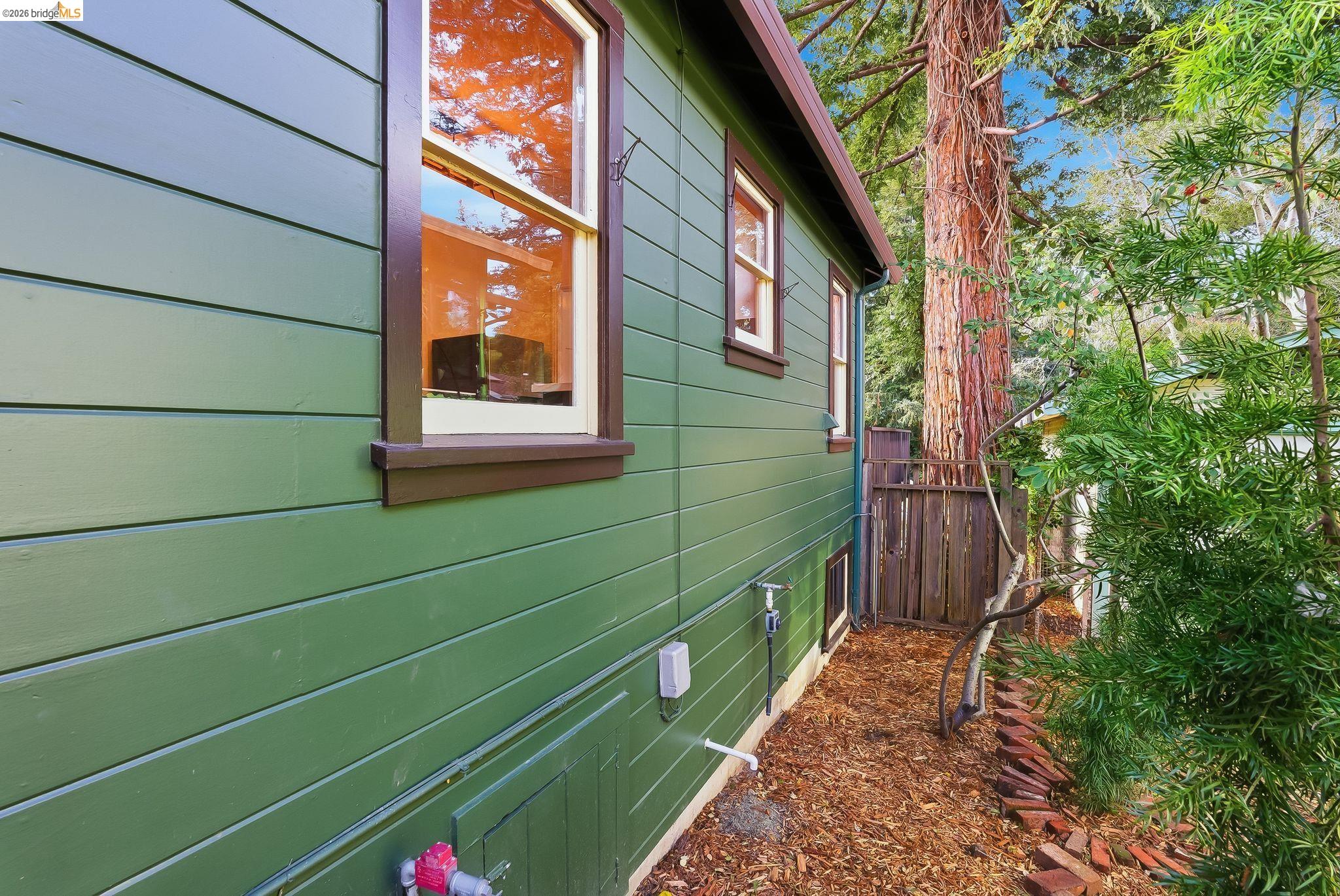 Detail Gallery Image 39 of 40 For 4061 Whittle Ave, Oakland,  CA 94602 - 2 Beds | 1 Baths