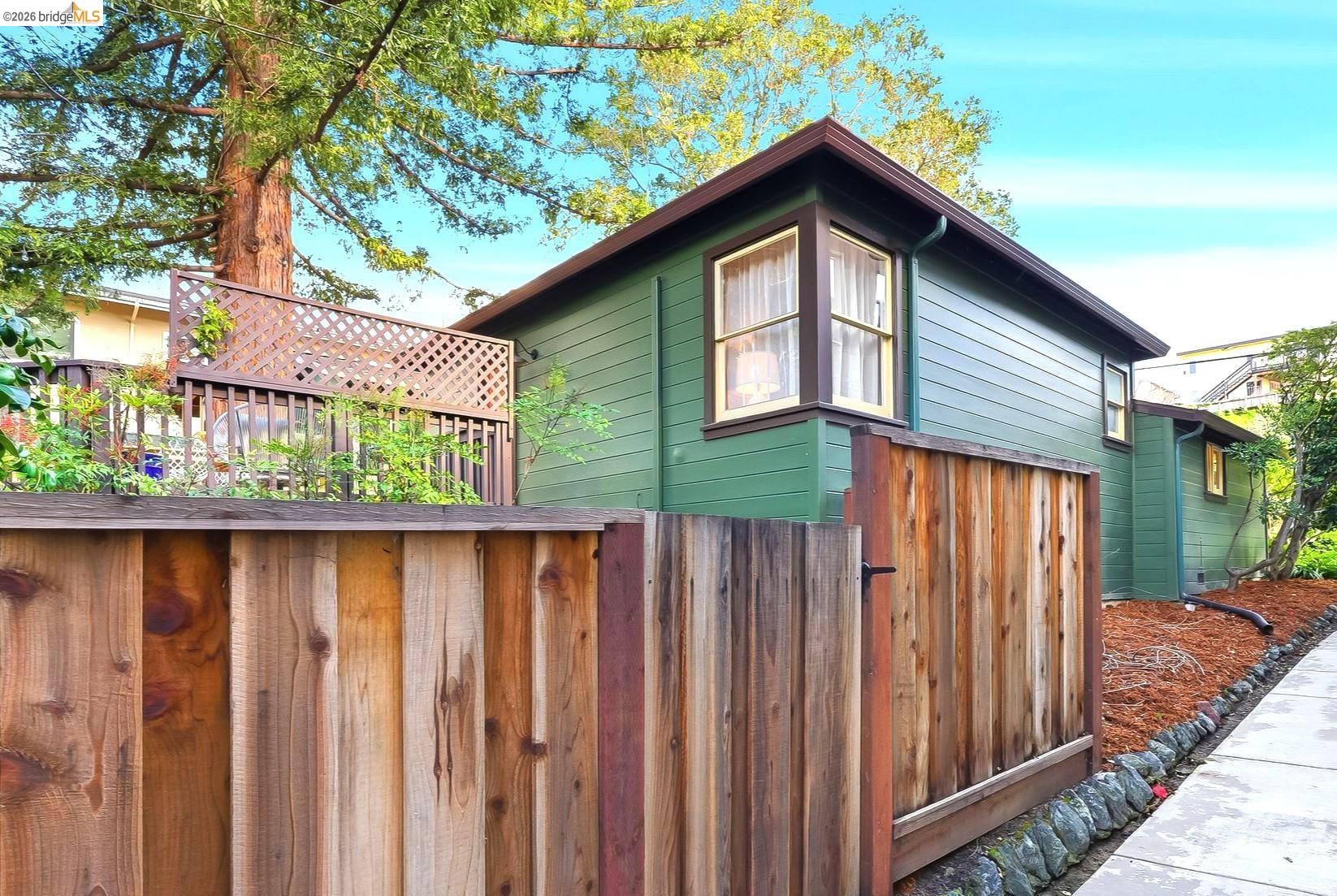 Detail Gallery Image 40 of 40 For 4061 Whittle Ave, Oakland,  CA 94602 - 2 Beds | 1 Baths