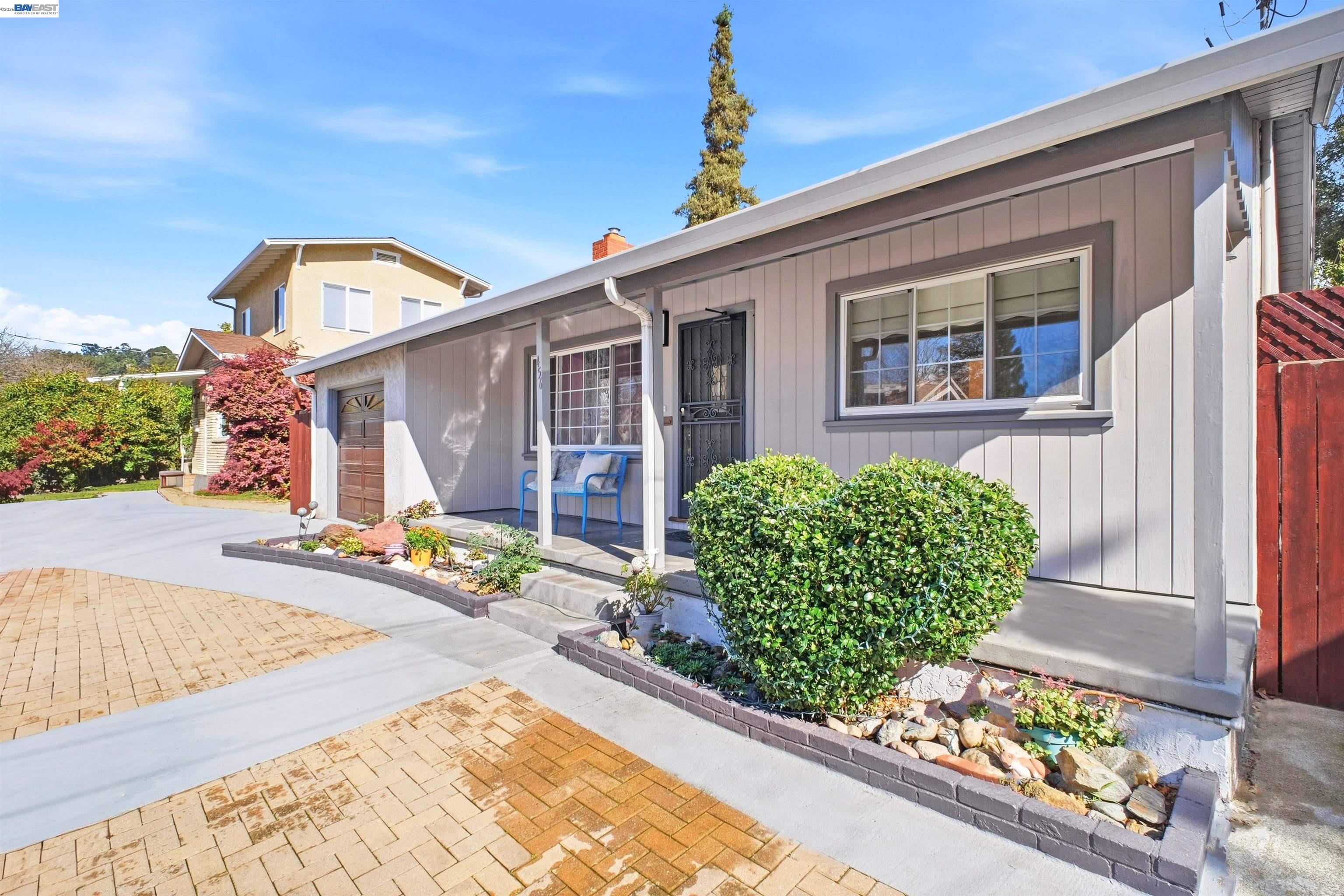 Detail Gallery Image 2 of 13 For 456 Lewis Ave, San Leandro,  CA 94577 - 4 Beds | 2 Baths