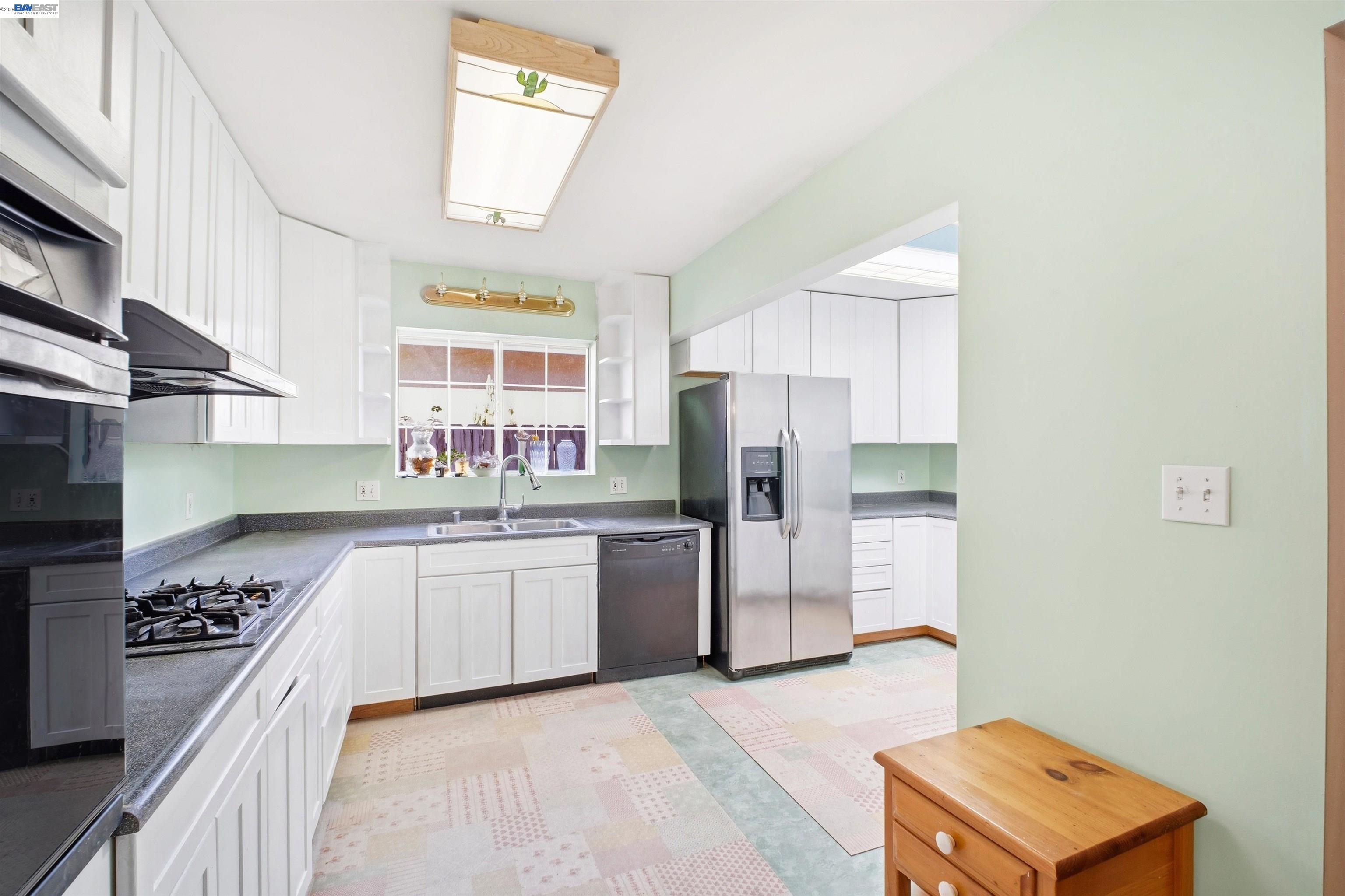 Detail Gallery Image 4 of 13 For 456 Lewis Ave, San Leandro,  CA 94577 - 4 Beds | 2 Baths