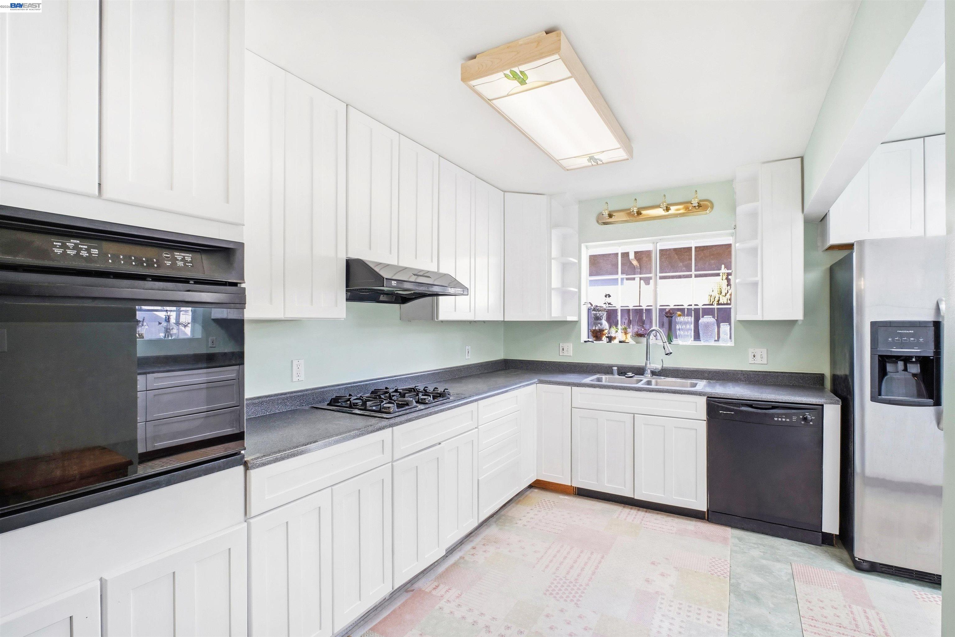 Detail Gallery Image 5 of 13 For 456 Lewis Ave, San Leandro,  CA 94577 - 4 Beds | 2 Baths