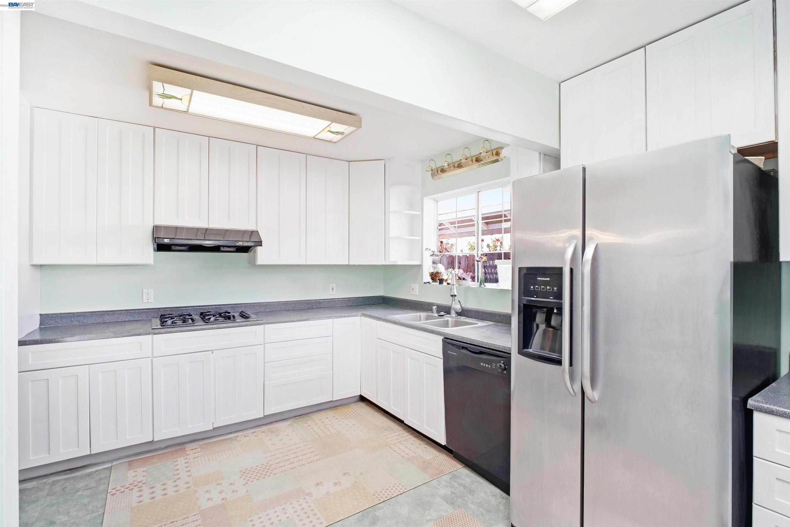 Detail Gallery Image 6 of 13 For 456 Lewis Ave, San Leandro,  CA 94577 - 4 Beds | 2 Baths