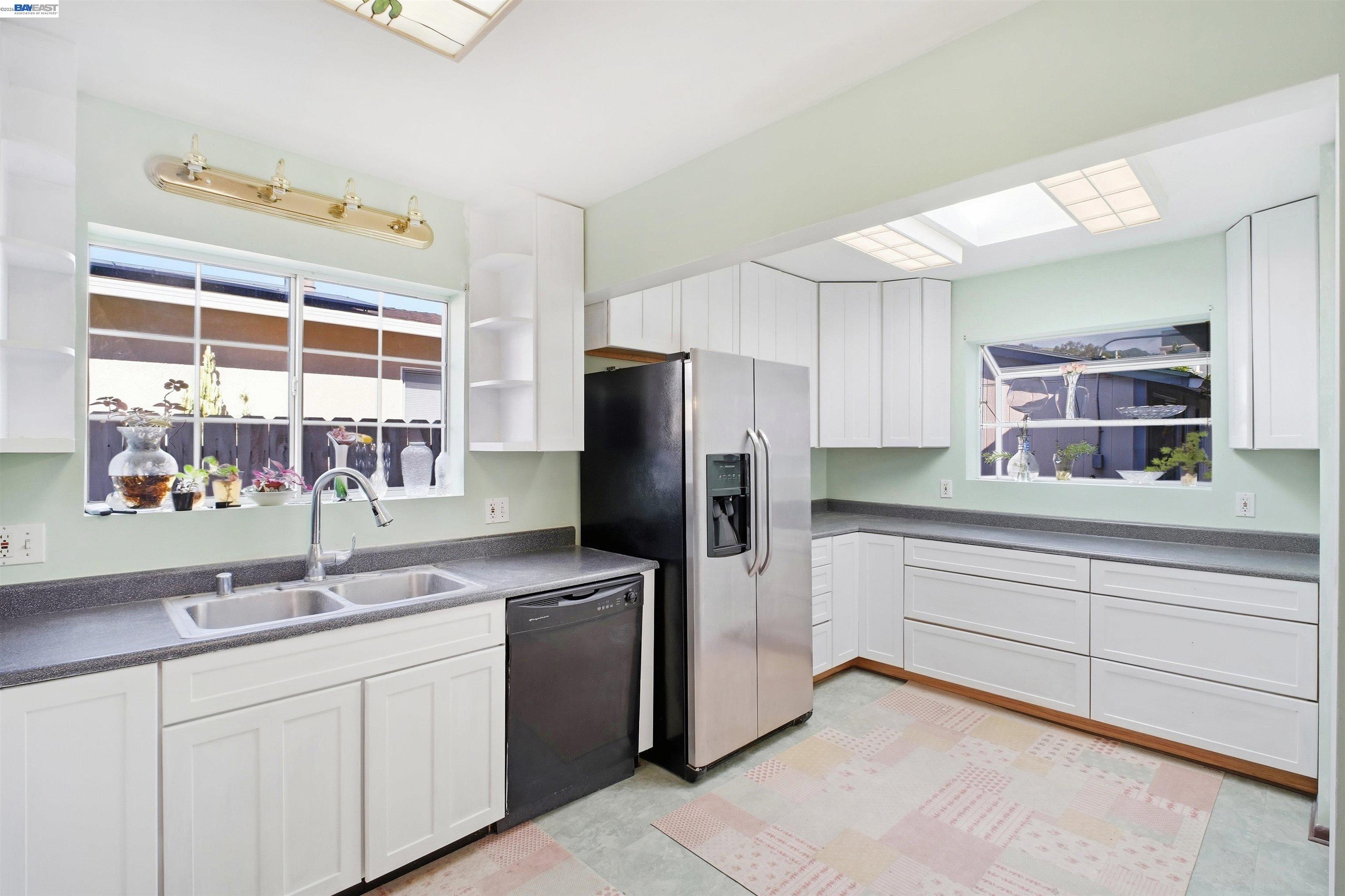 Detail Gallery Image 8 of 13 For 456 Lewis Ave, San Leandro,  CA 94577 - 4 Beds | 2 Baths