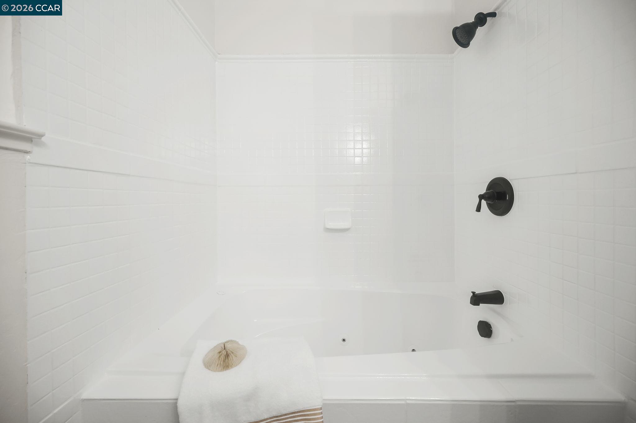 Detail Gallery Image 22 of 41 For 222 Donegal Way, Martinez,  CA 94553 - 4 Beds | 2 Baths