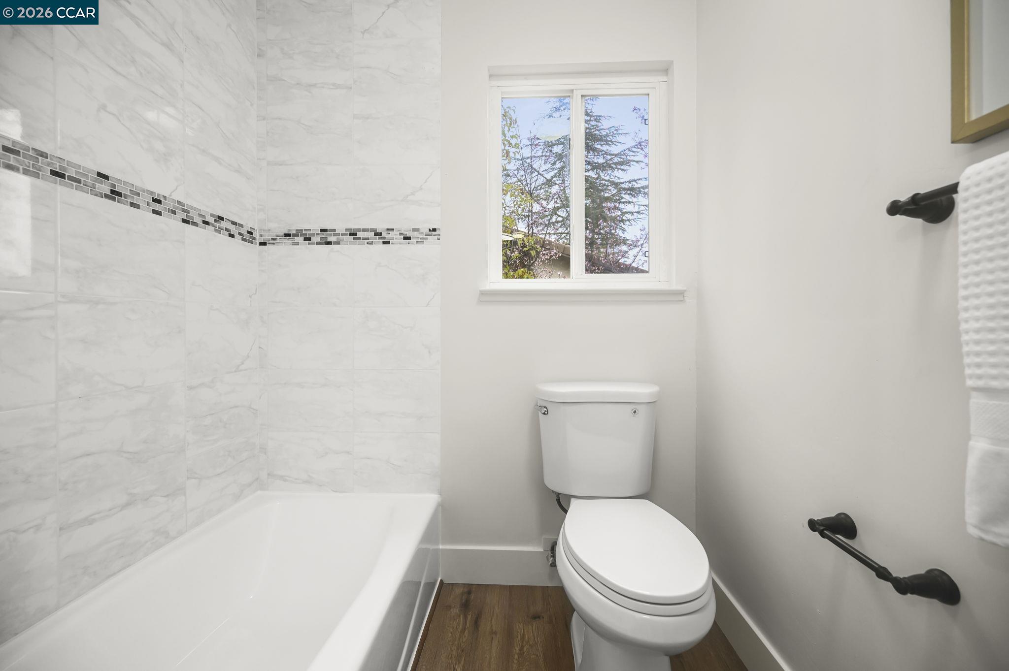 Detail Gallery Image 27 of 41 For 222 Donegal Way, Martinez,  CA 94553 - 4 Beds | 2 Baths