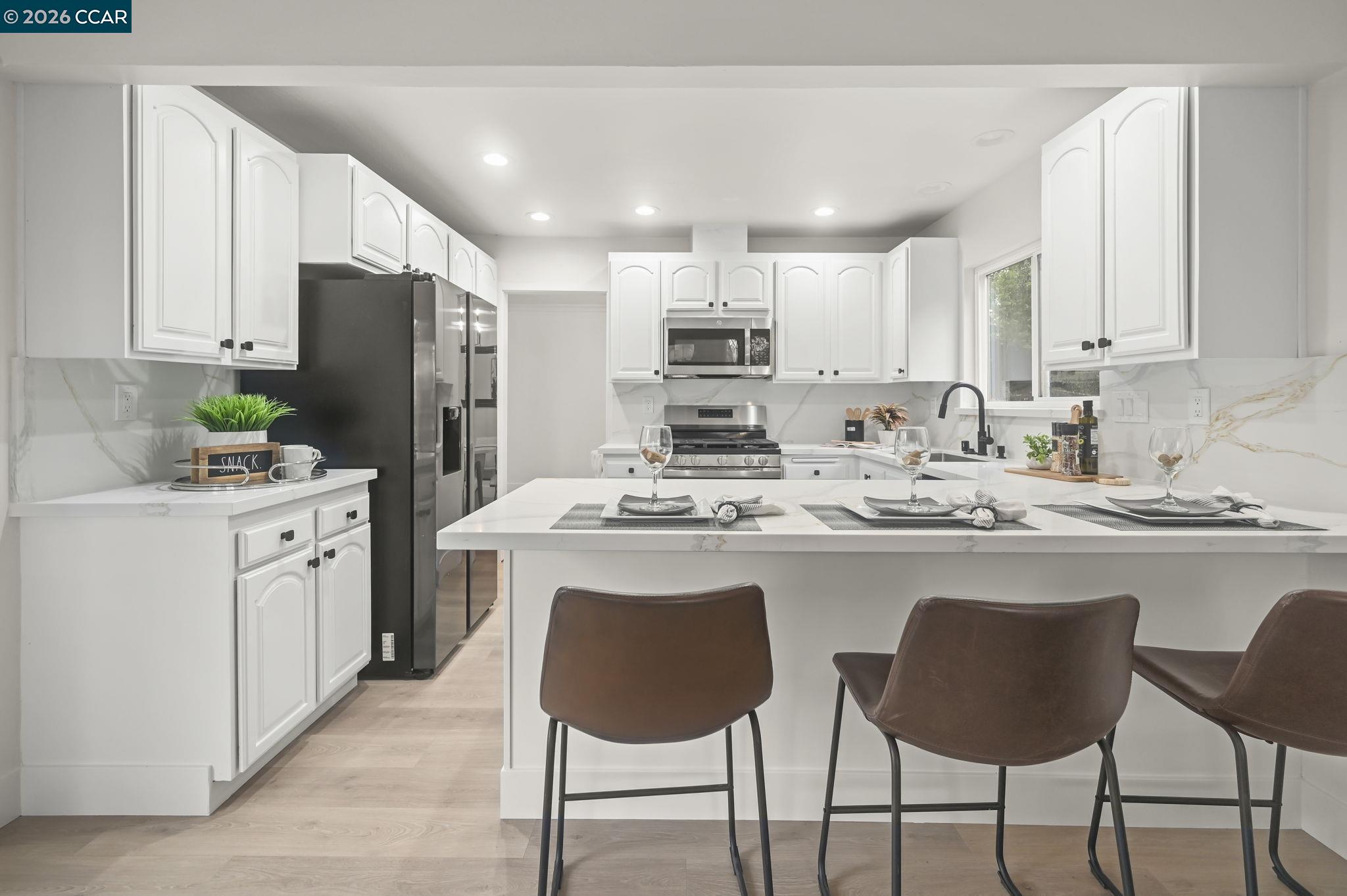 Detail Gallery Image 9 of 41 For 222 Donegal Way, Martinez,  CA 94553 - 4 Beds | 2 Baths