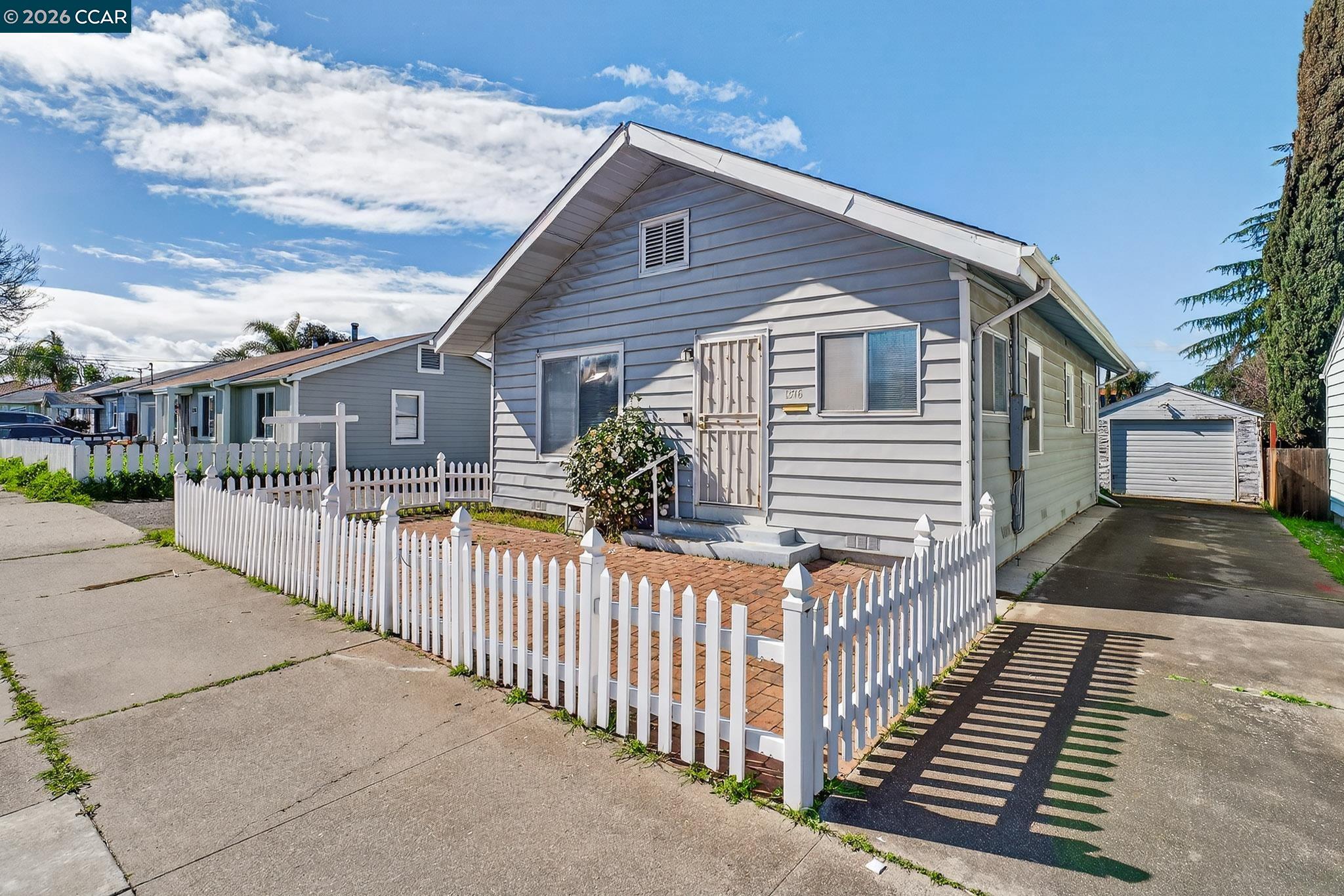 Detail Gallery Image 3 of 29 For 1516 C St, Antioch,  CA 94509 - 2 Beds | 1 Baths