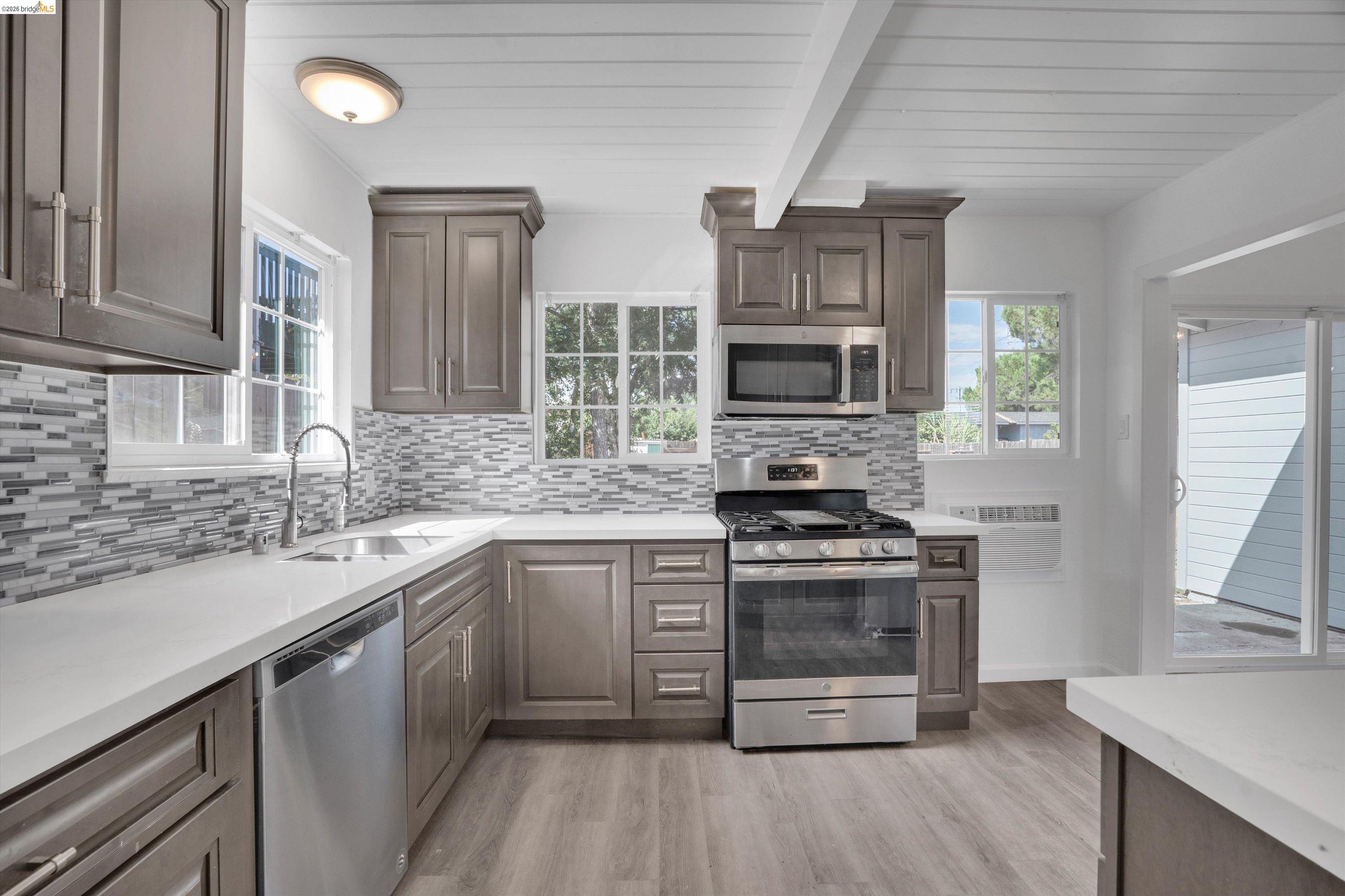 Detail Gallery Image 13 of 32 For 4 Wightman Ct, Antioch,  CA 94509 - 3 Beds | 1 Baths