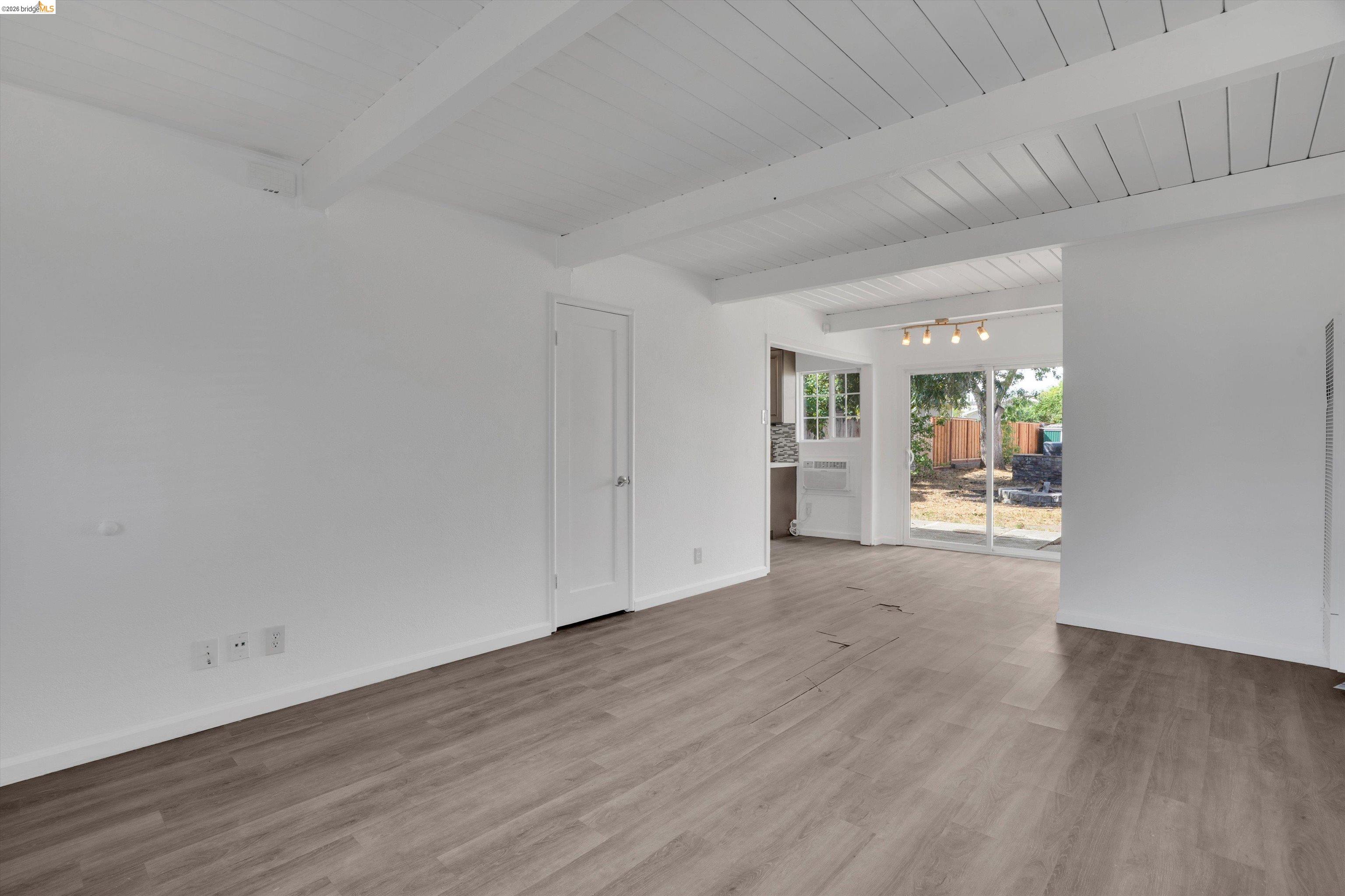 Detail Gallery Image 6 of 32 For 4 Wightman Ct, Antioch,  CA 94509 - 3 Beds | 1 Baths