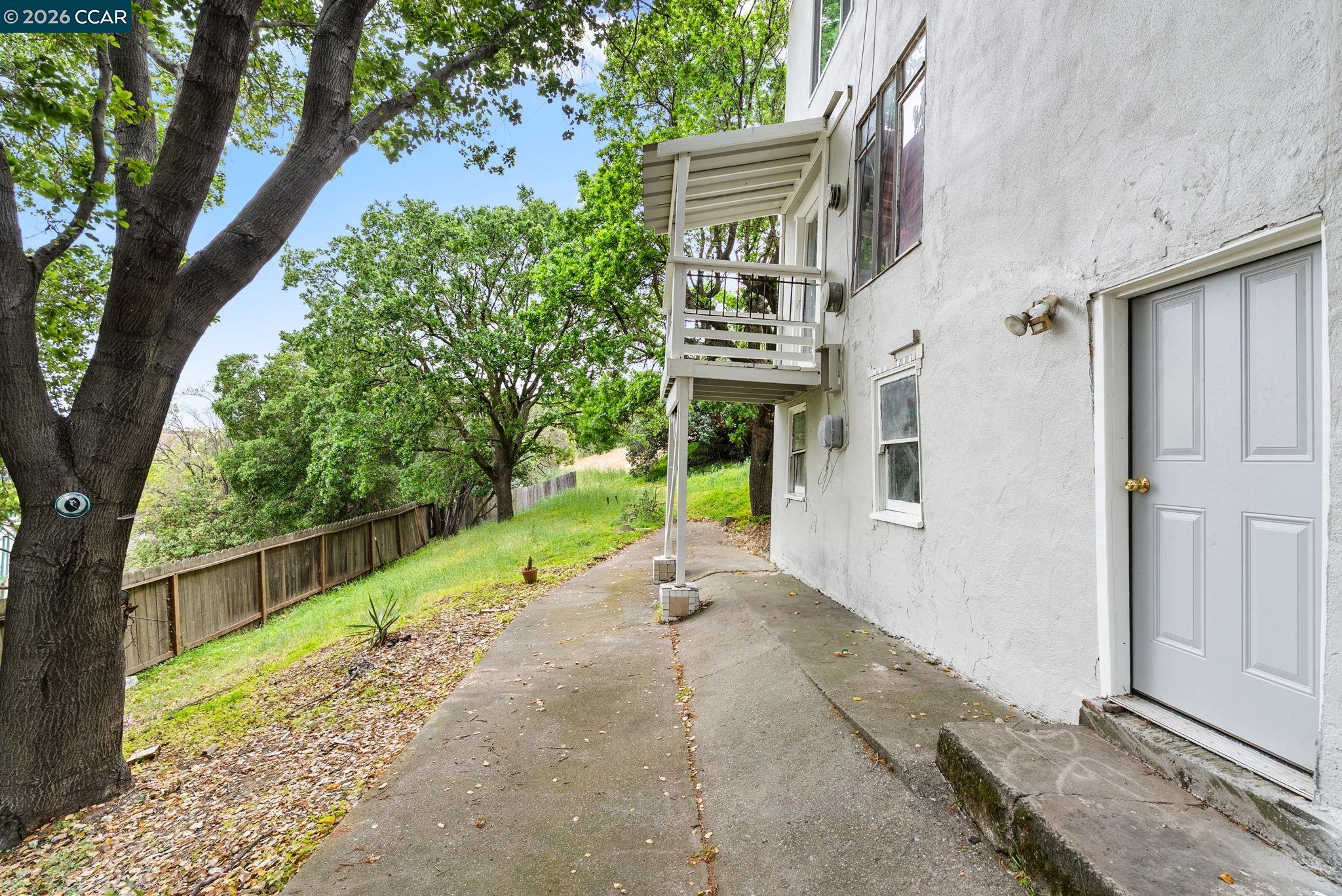 Detail Gallery Image 8 of 23 For 2220 S Crest Ave, Martinez,  CA 94553 - – Beds | – Baths