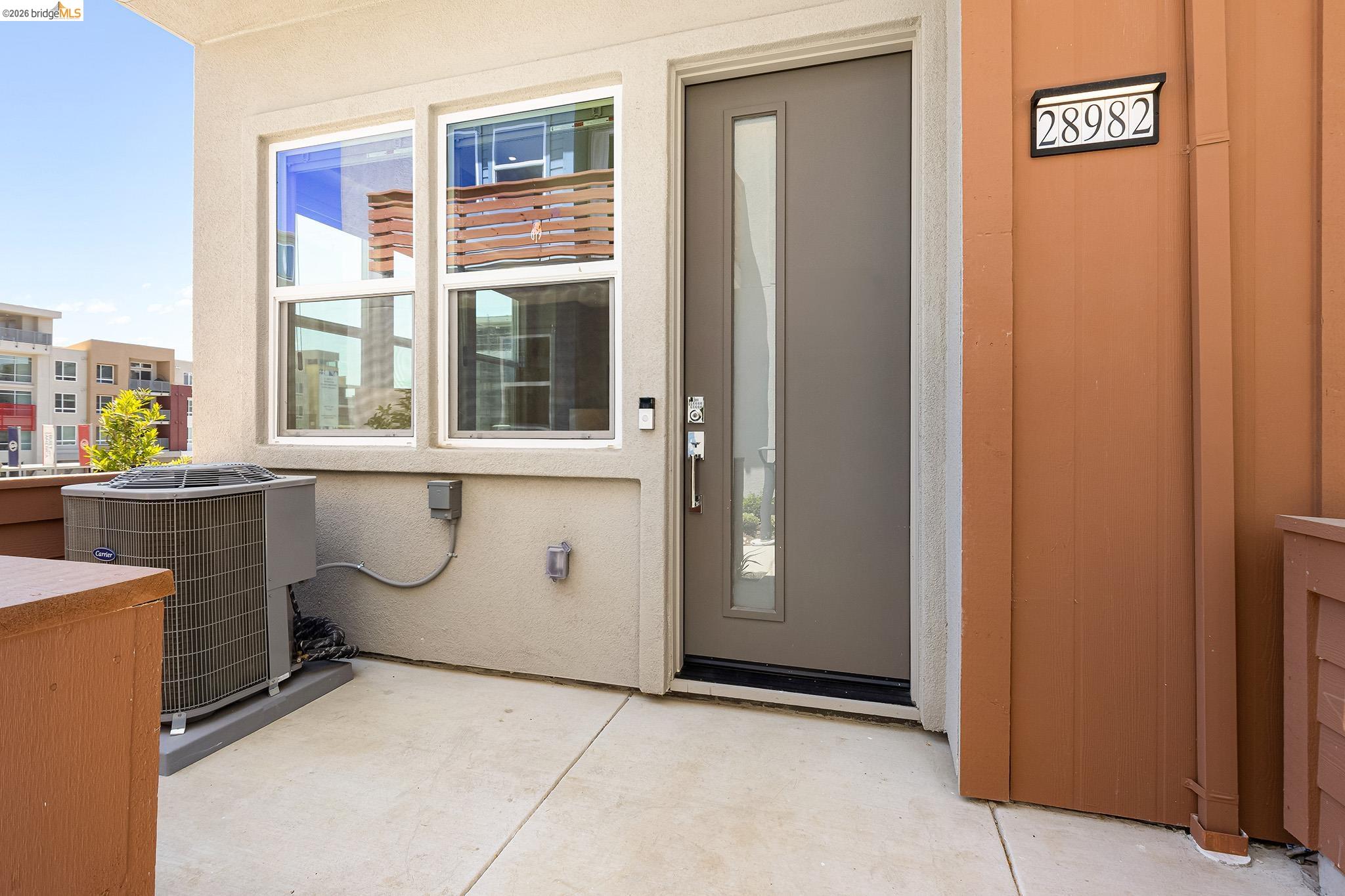 Detail Gallery Image 3 of 36 For 28968 Parkridge Loop #117,  Hayward,  CA 94544 - 3 Beds | 3 Baths