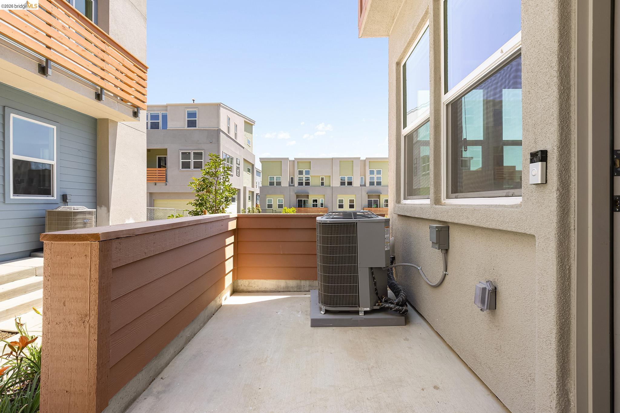 Detail Gallery Image 4 of 36 For 28968 Parkridge Loop #117,  Hayward,  CA 94544 - 3 Beds | 3 Baths