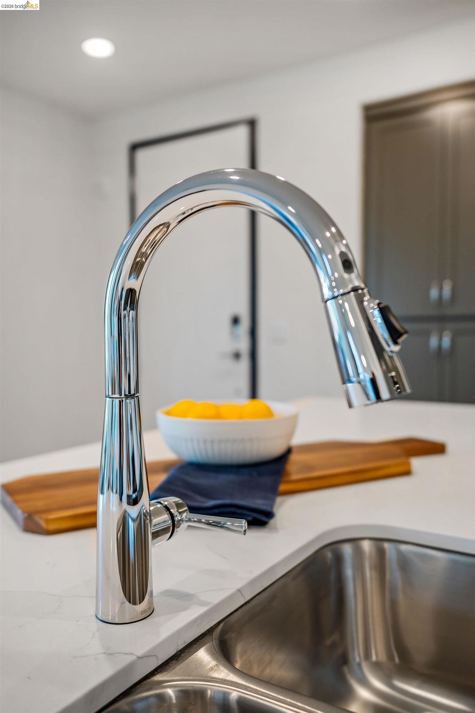 Detail Gallery Image 4 of 24 For 500 Somi Ct #301,  Hayward,  CA 94544 - 3 Beds | 2 Baths