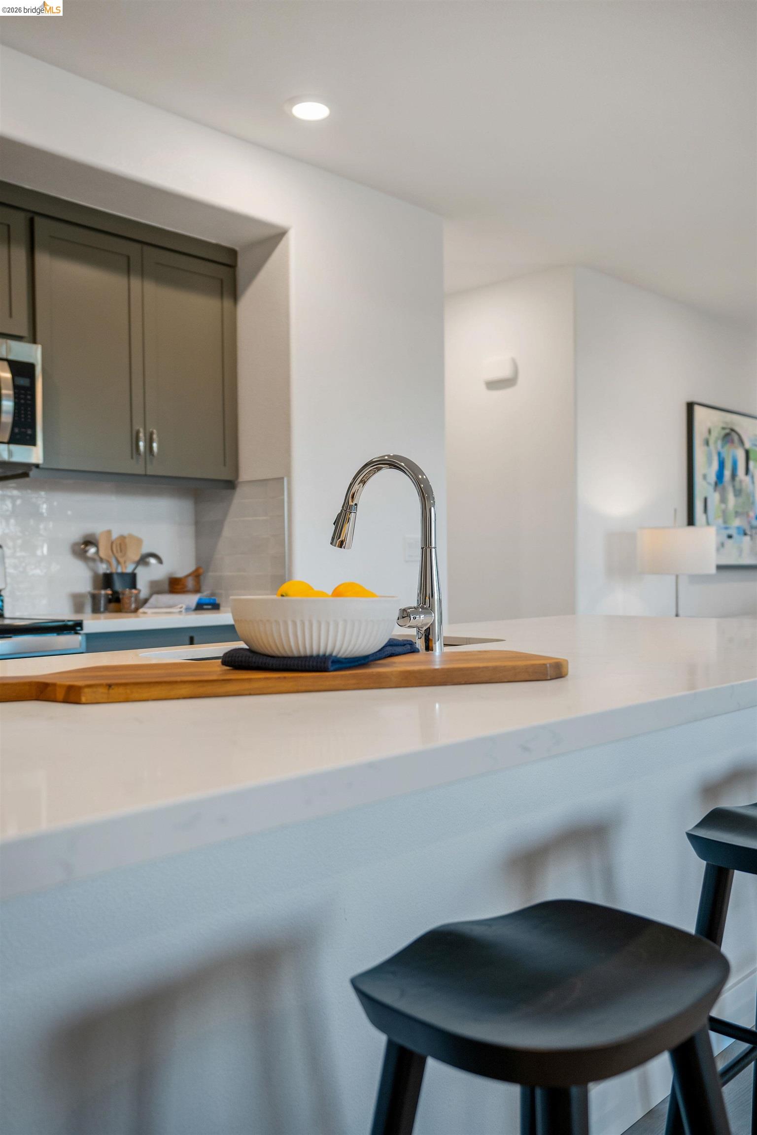 Detail Gallery Image 7 of 24 For 500 Somi Ct #301,  Hayward,  CA 94544 - 3 Beds | 2 Baths