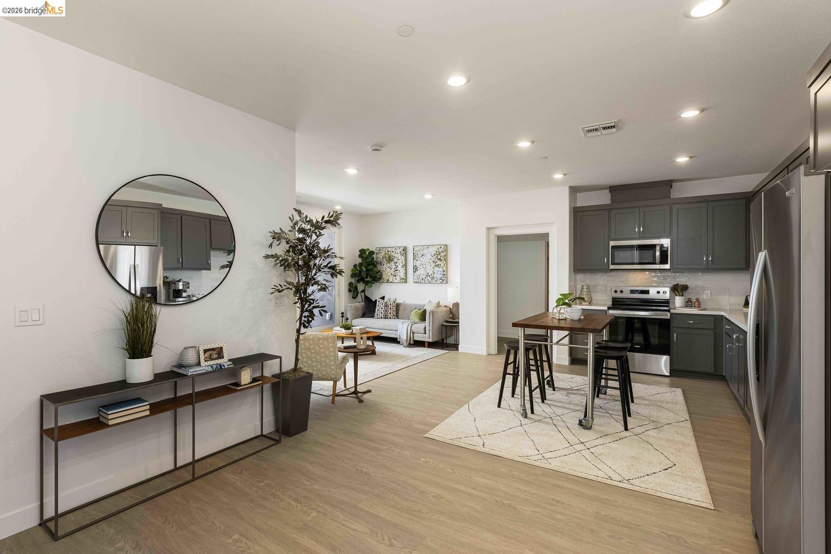 Detail Gallery Image 2 of 12 For 500 Somi Ct #308,  Hayward,  CA 94544 - 3 Beds | 2 Baths