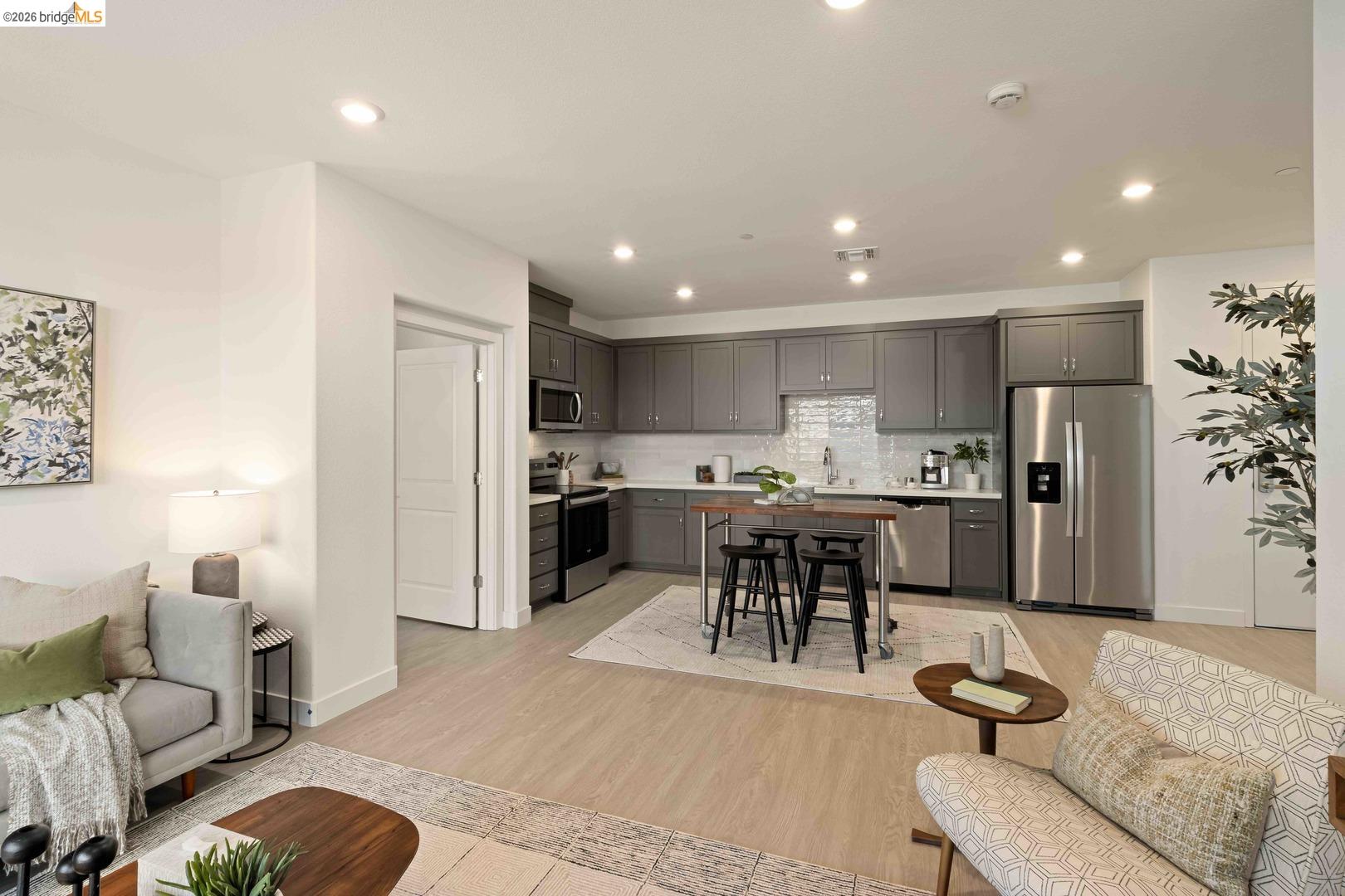 Detail Gallery Image 3 of 12 For 500 Somi Ct #308,  Hayward,  CA 94544 - 3 Beds | 2 Baths