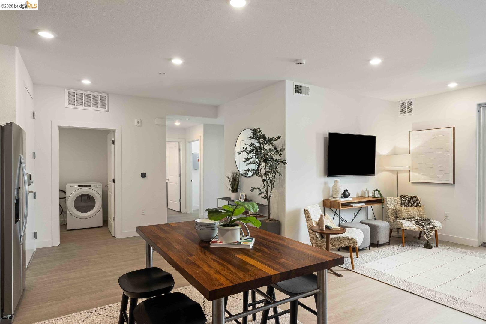 Detail Gallery Image 10 of 12 For 500 Somi Ct #308,  Hayward,  CA 94544 - 3 Beds | 2 Baths