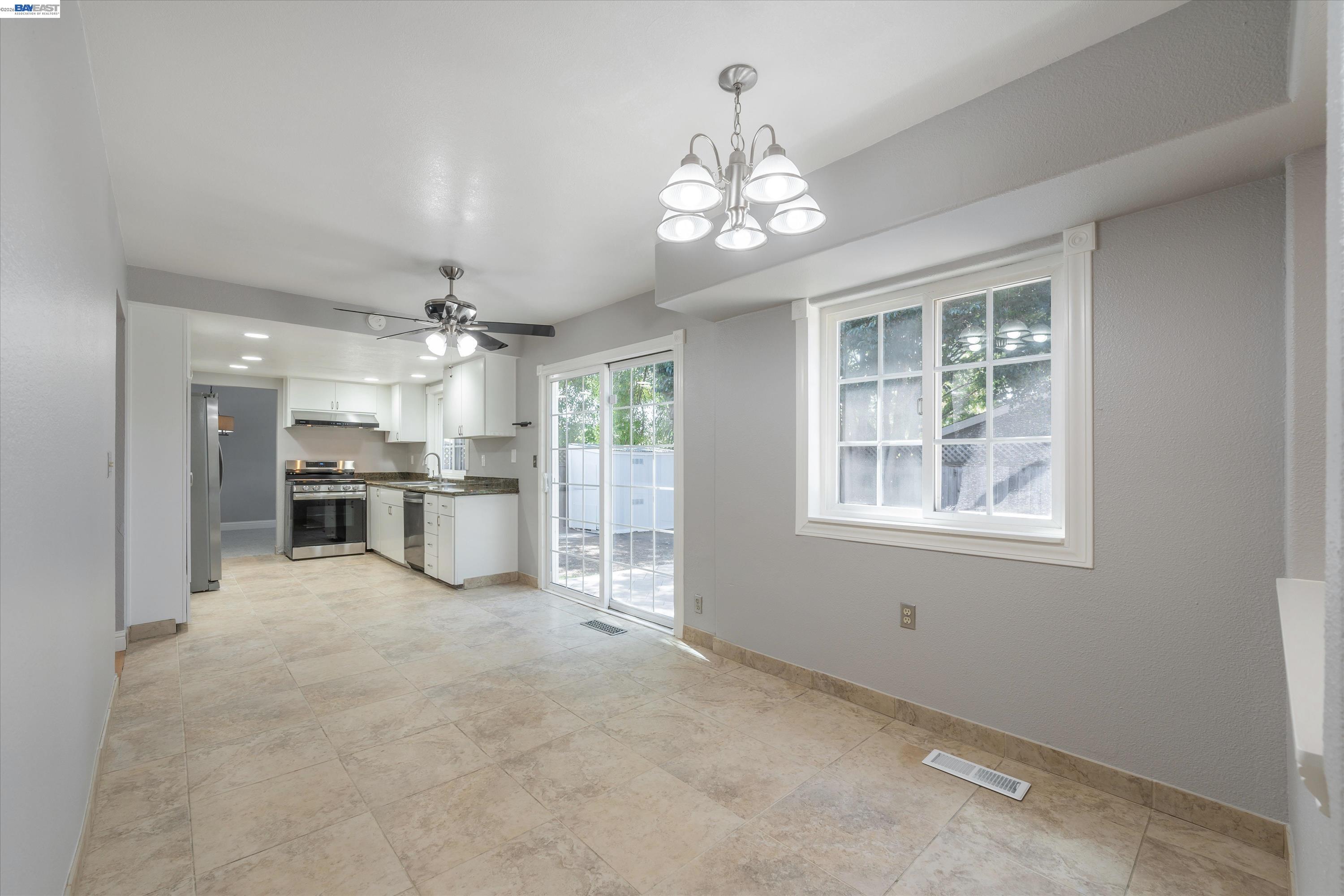 Detail Gallery Image 11 of 36 For 6735 Stephan Ct, Gilroy,  CA 95020 - 5 Beds | 3 Baths