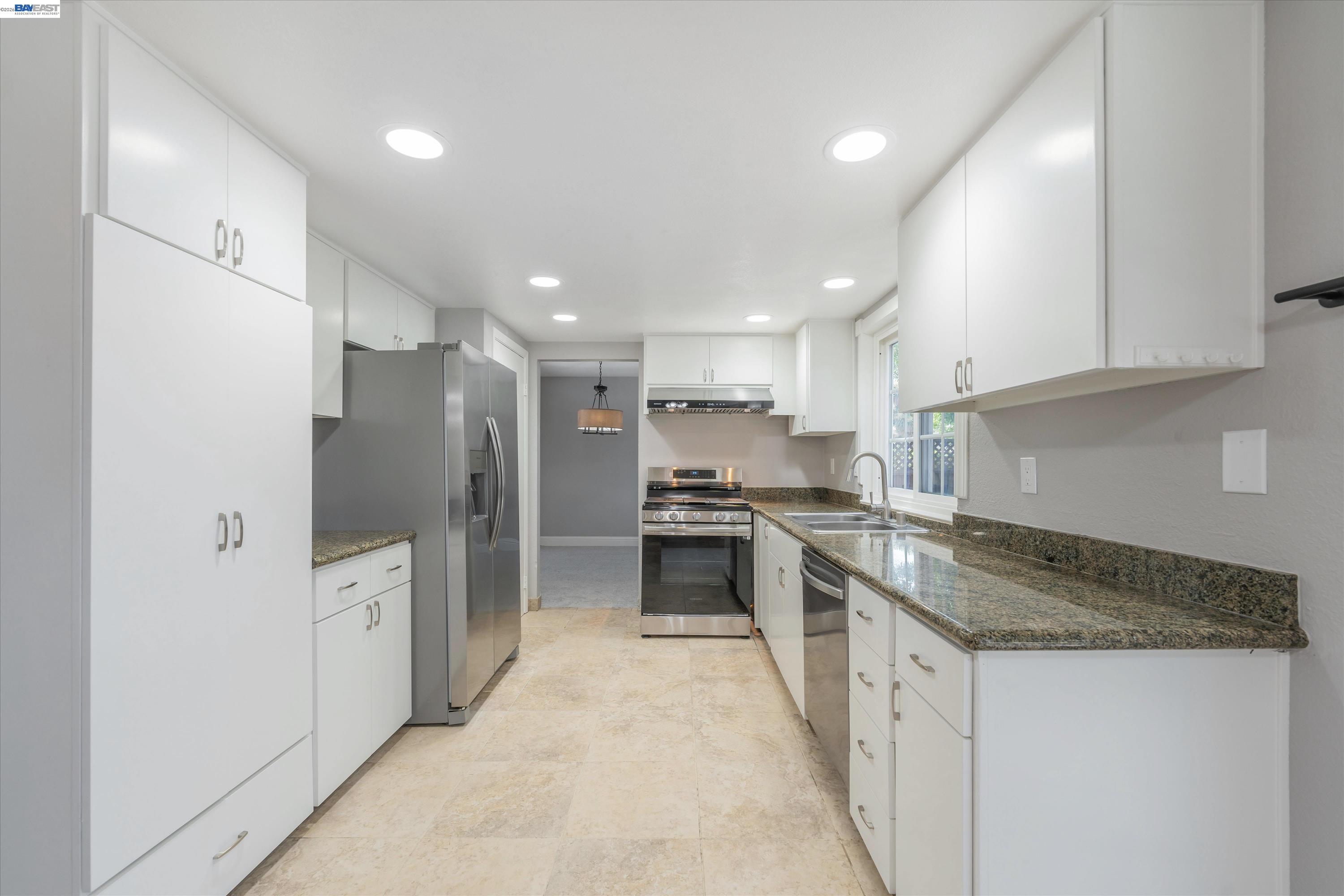 Detail Gallery Image 9 of 36 For 6735 Stephan Ct, Gilroy,  CA 95020 - 5 Beds | 3 Baths