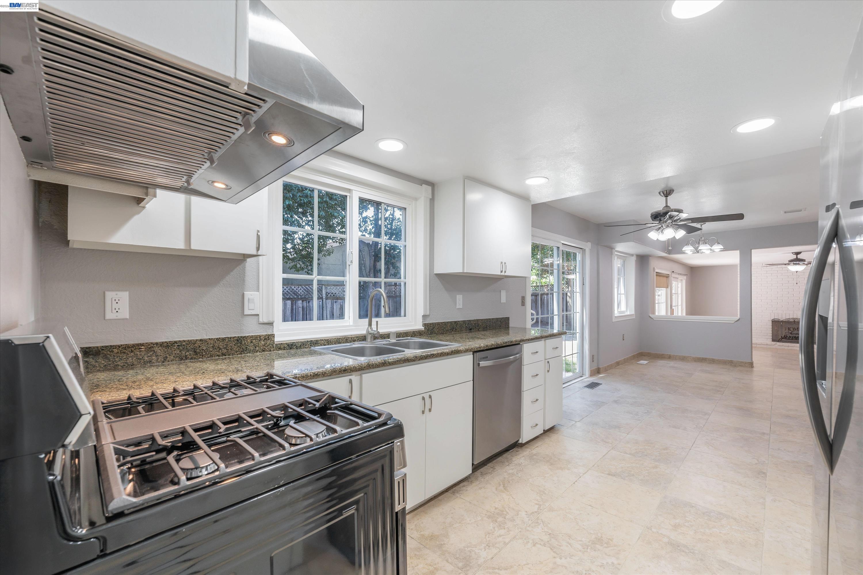 Detail Gallery Image 10 of 36 For 6735 Stephan Ct, Gilroy,  CA 95020 - 5 Beds | 3 Baths