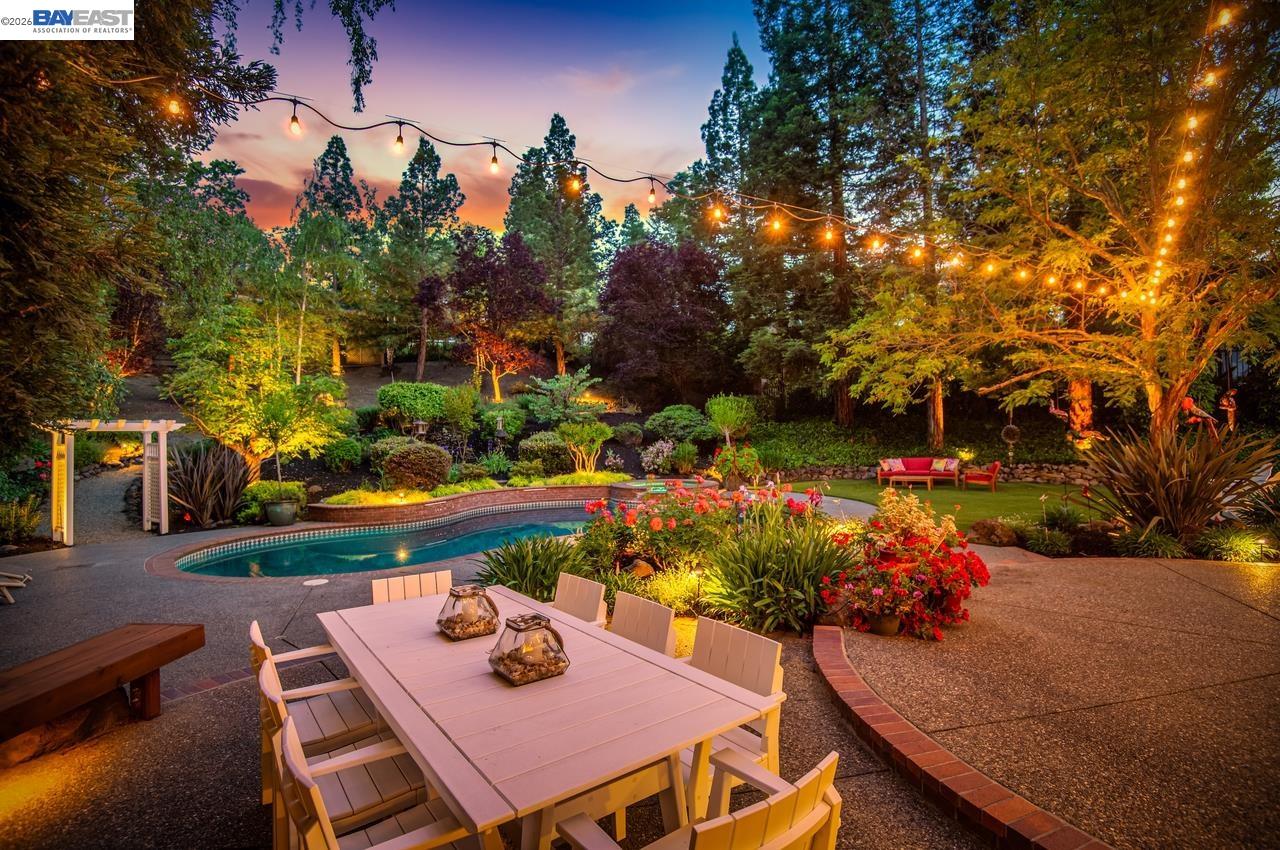 Detail Gallery Image 4 of 59 For 859 Gray Fox Cir, Pleasanton,  CA 94566 - 5 Beds | 4 Baths