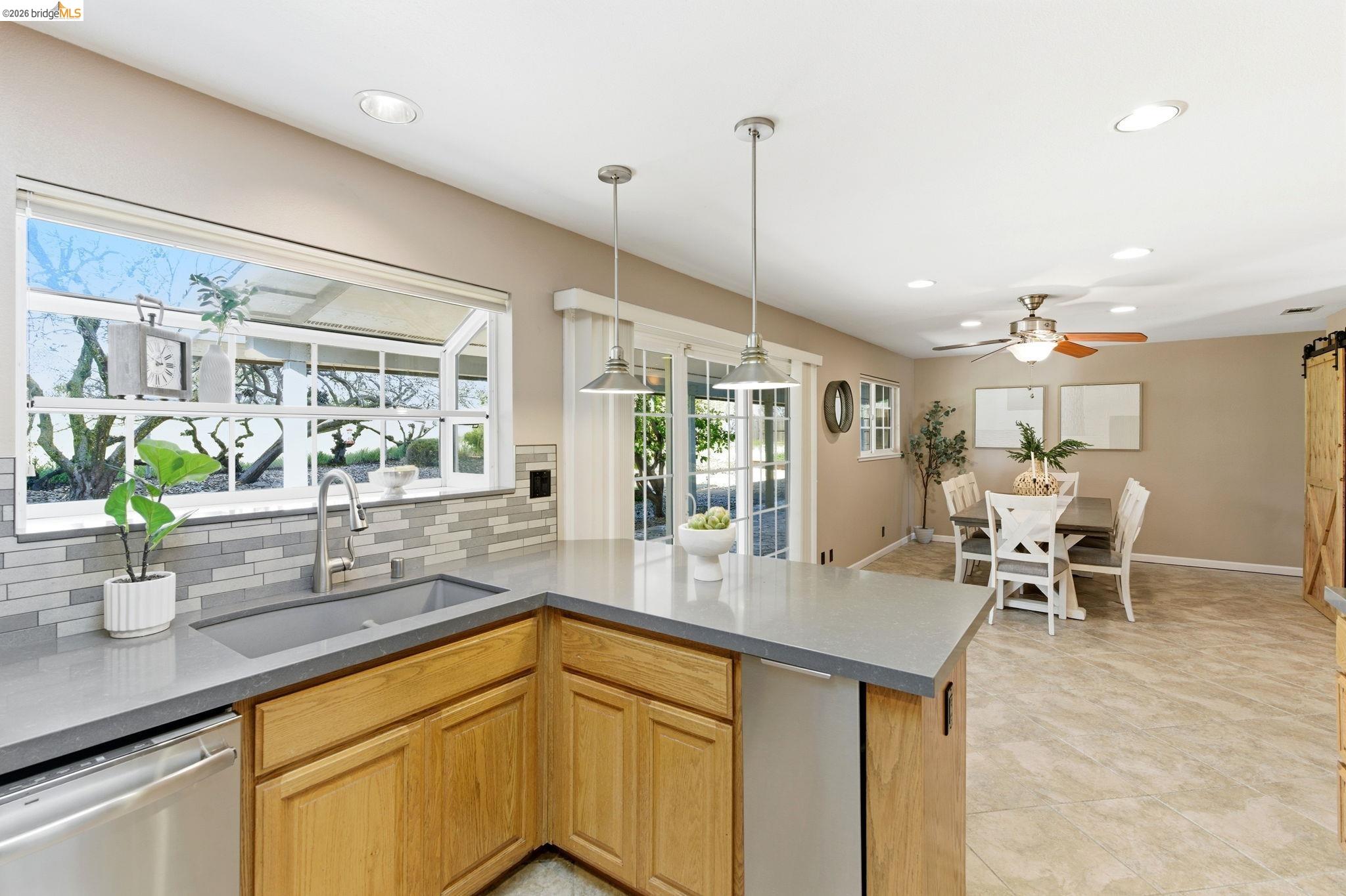 Detail Gallery Image 12 of 60 For 3142 Van Buren Pl, Antioch,  CA 94509 - 4 Beds | 3 Baths