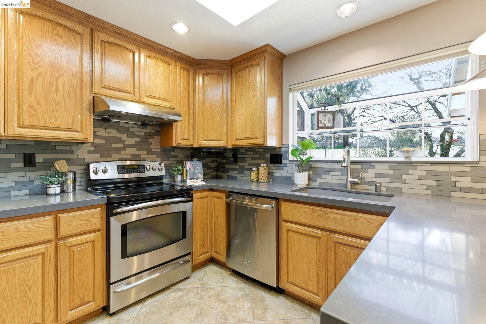 Detail Gallery Image 13 of 60 For 3142 Van Buren Pl, Antioch,  CA 94509 - 4 Beds | 3 Baths