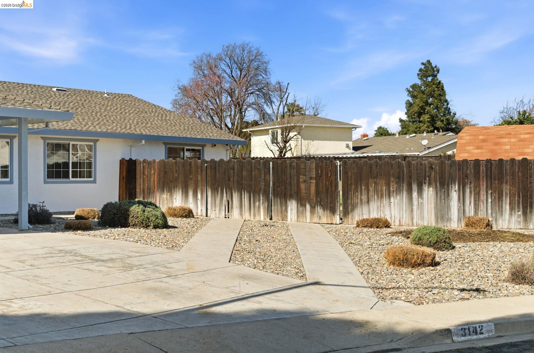 Detail Gallery Image 4 of 60 For 3142 Van Buren Pl, Antioch,  CA 94509 - 4 Beds | 3 Baths