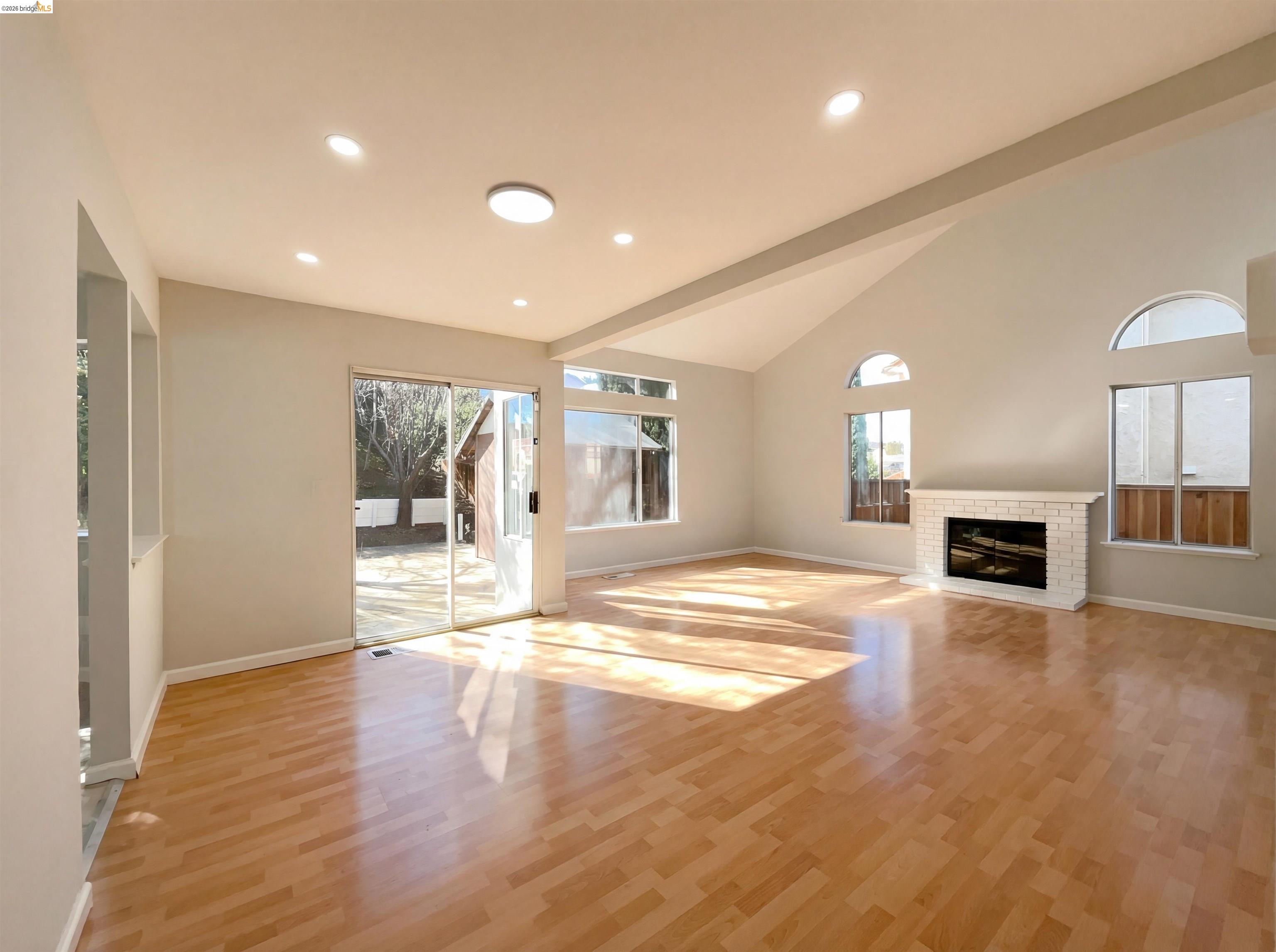 Detail Gallery Image 3 of 15 For 2270 Bayberry Cir, Pittsburg,  CA 94565 - 4 Beds | 2/1 Baths