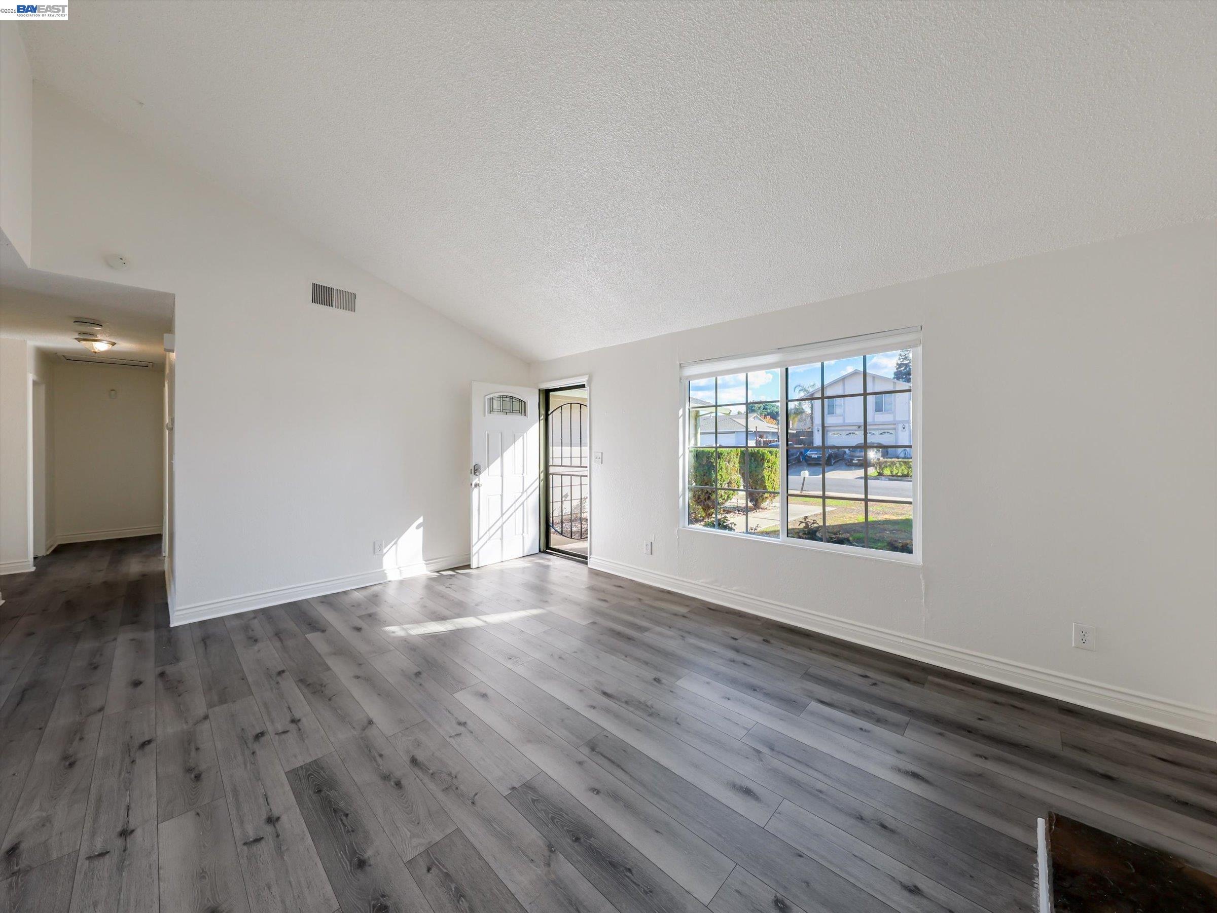 Detail Gallery Image 8 of 36 For 3432 Danielle Pl, Bay Point,  CA 94565 - 3 Beds | 2 Baths