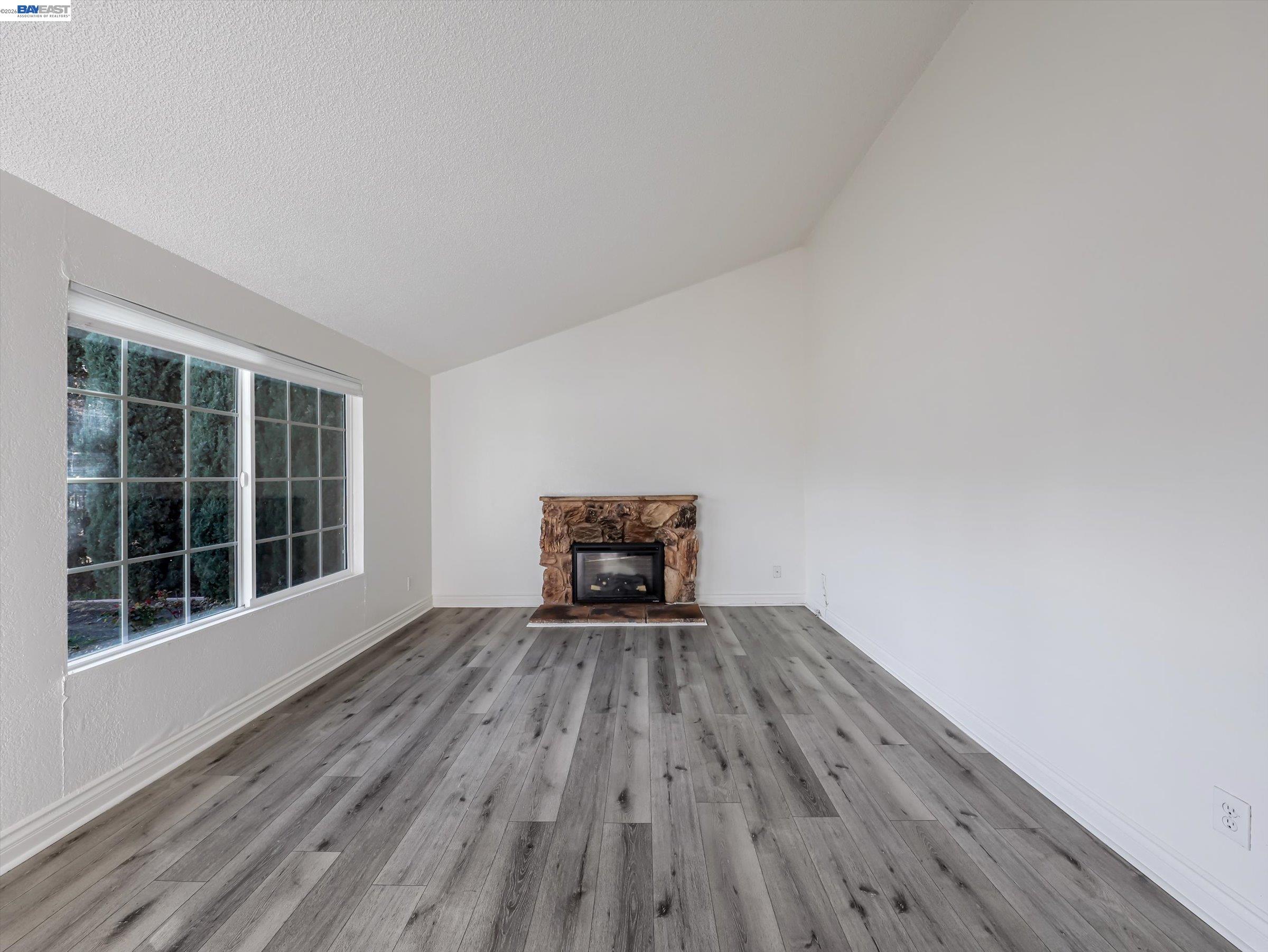 Detail Gallery Image 4 of 36 For 3432 Danielle Pl, Bay Point,  CA 94565 - 3 Beds | 2 Baths