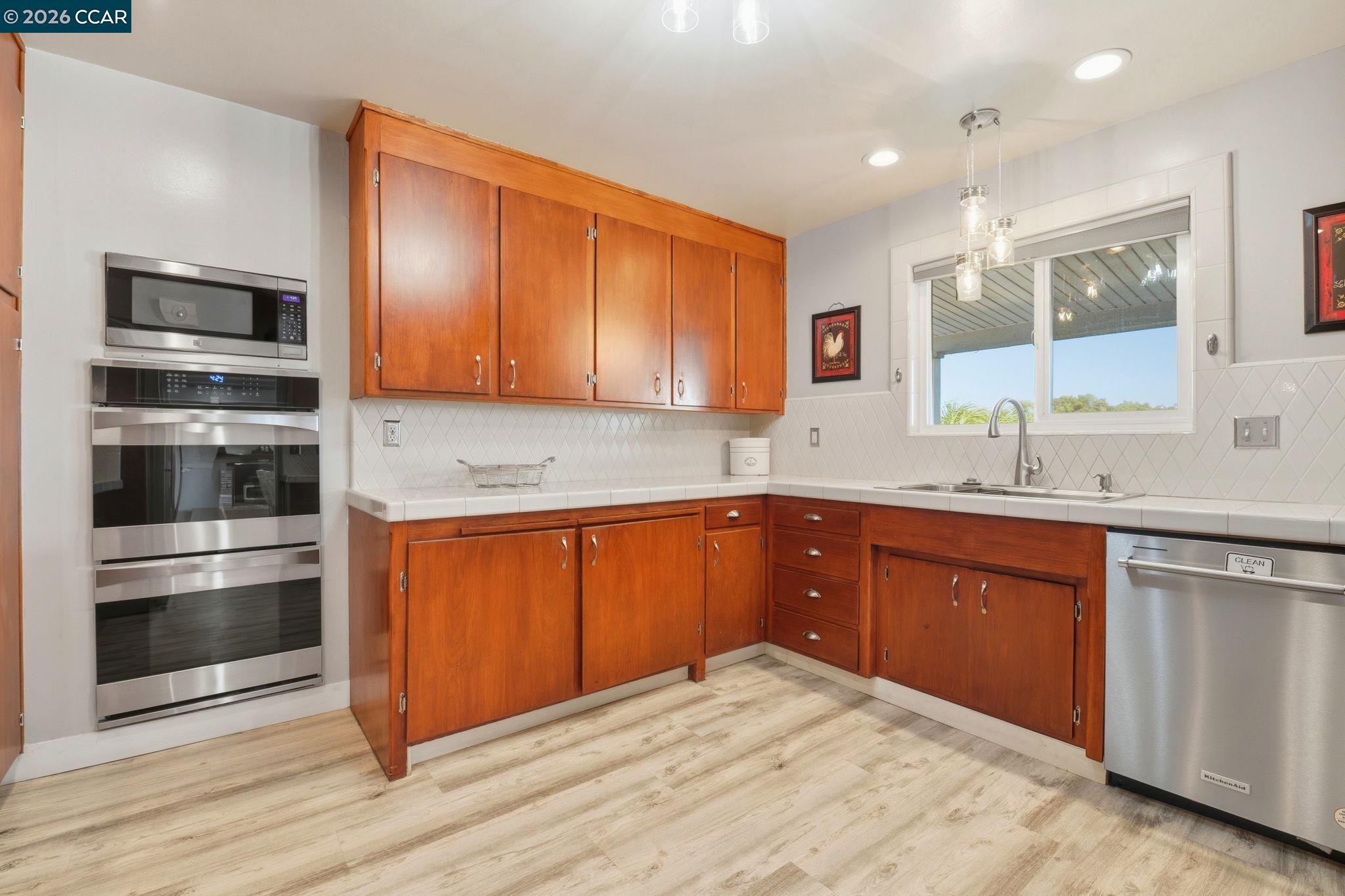 Detail Gallery Image 5 of 37 For 4370 Sandmound Blvd, Oakley,  CA 94561-5037 - 4 Beds | 2 Baths