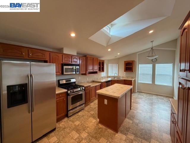 Detail Gallery Image 2 of 36 For 407 Santa Monica, San Leandro,  CA 94579 - 3 Beds | 2 Baths