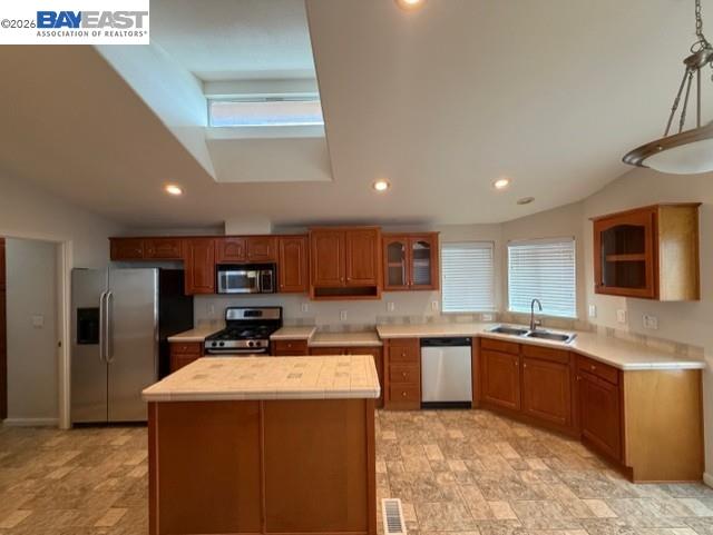 Detail Gallery Image 3 of 36 For 407 Santa Monica, San Leandro,  CA 94579 - 3 Beds | 2 Baths